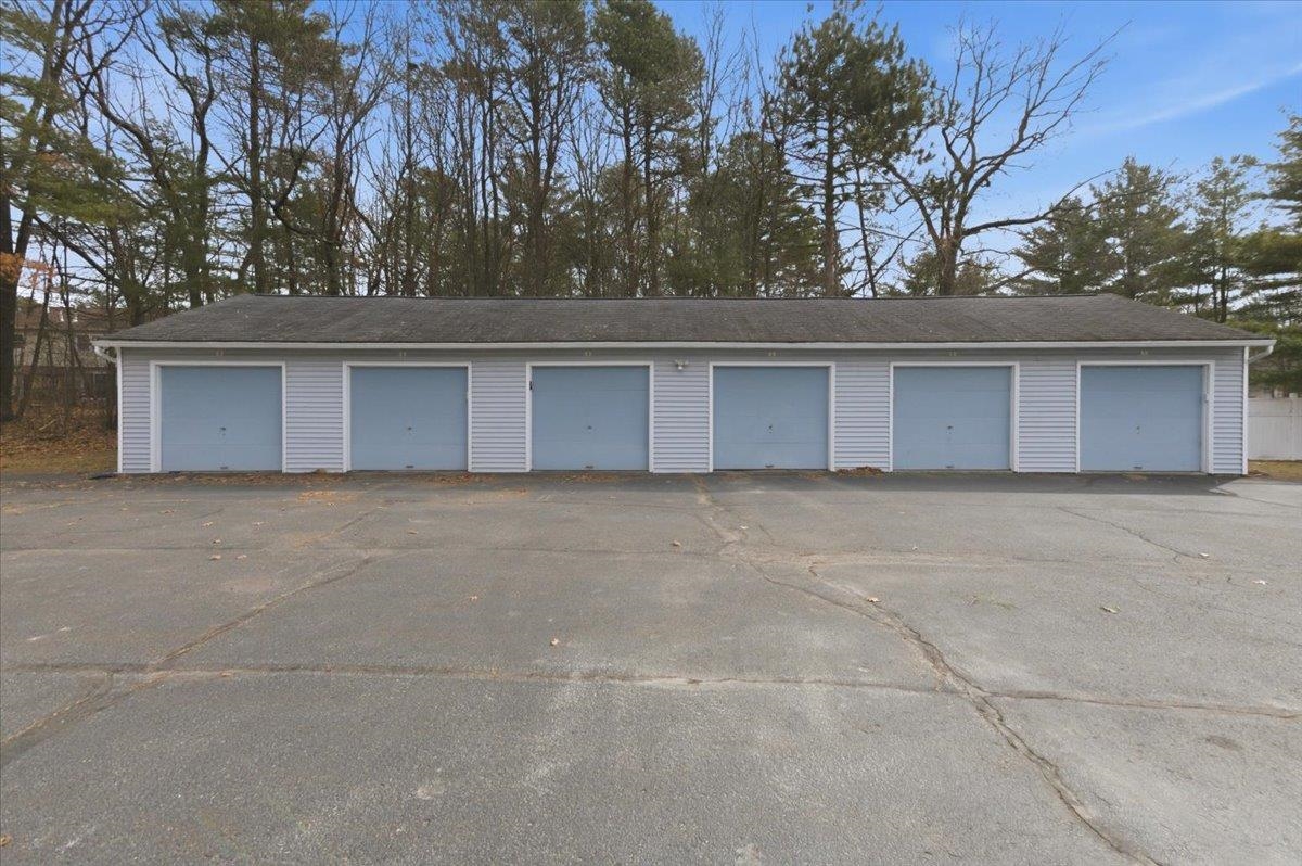 44 Commonwealth Drive Unit: 4