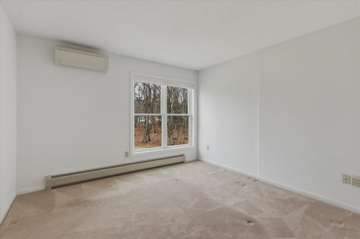 44 Commonwealth Drive Unit: 4