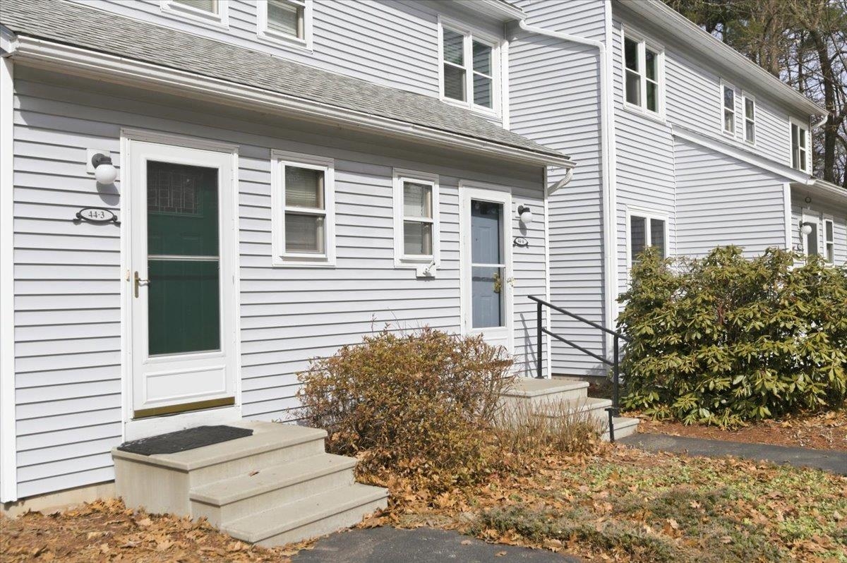 44 Commonwealth Drive Unit: 4