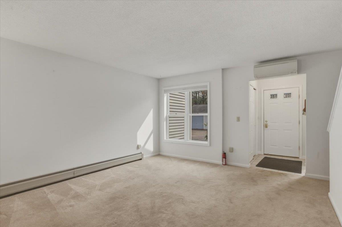 44 Commonwealth Drive Unit: 4
