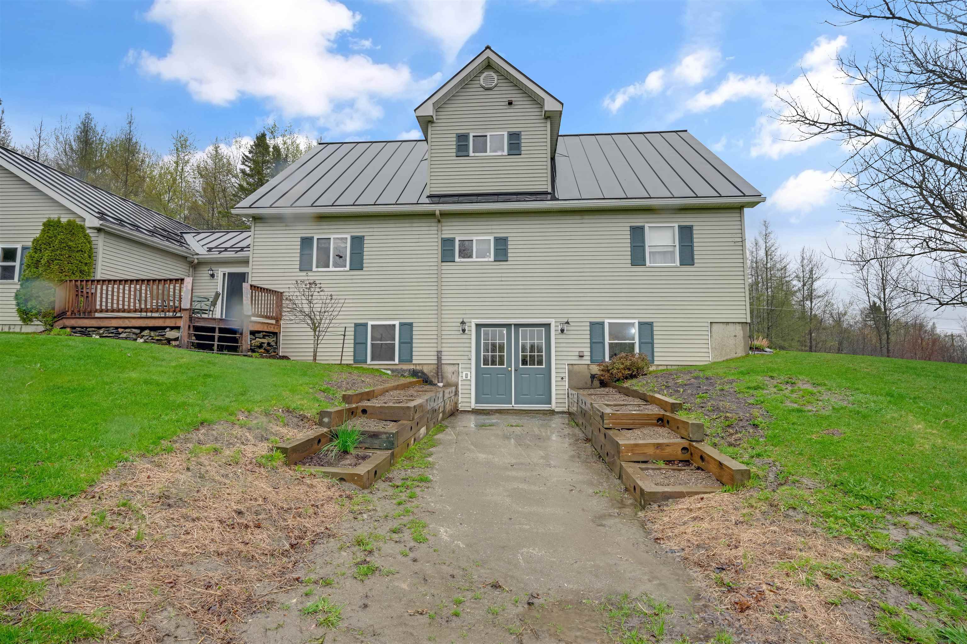 93 Carpenter Boulevard