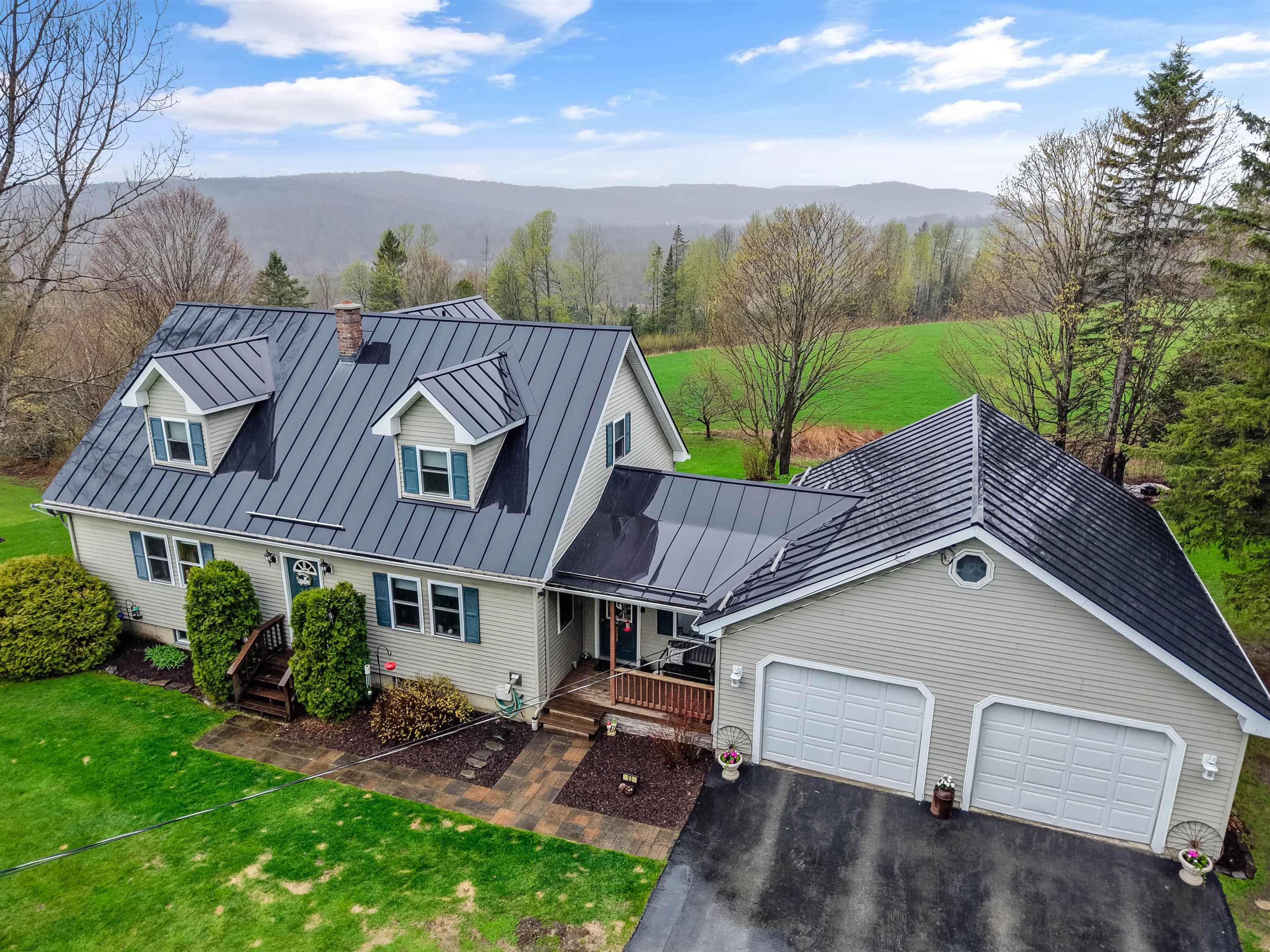 93 Carpenter Boulevard
