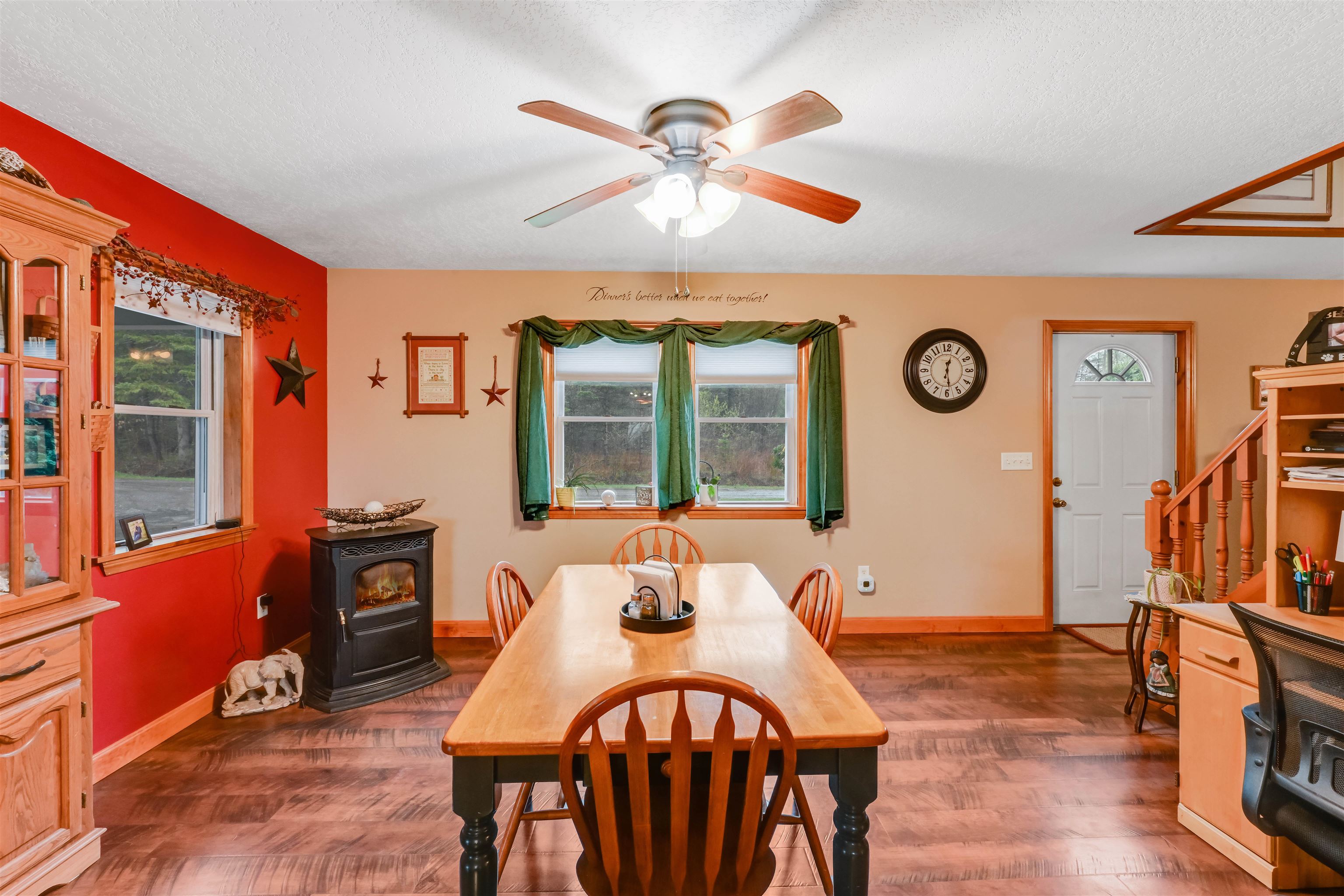 93 Carpenter Boulevard