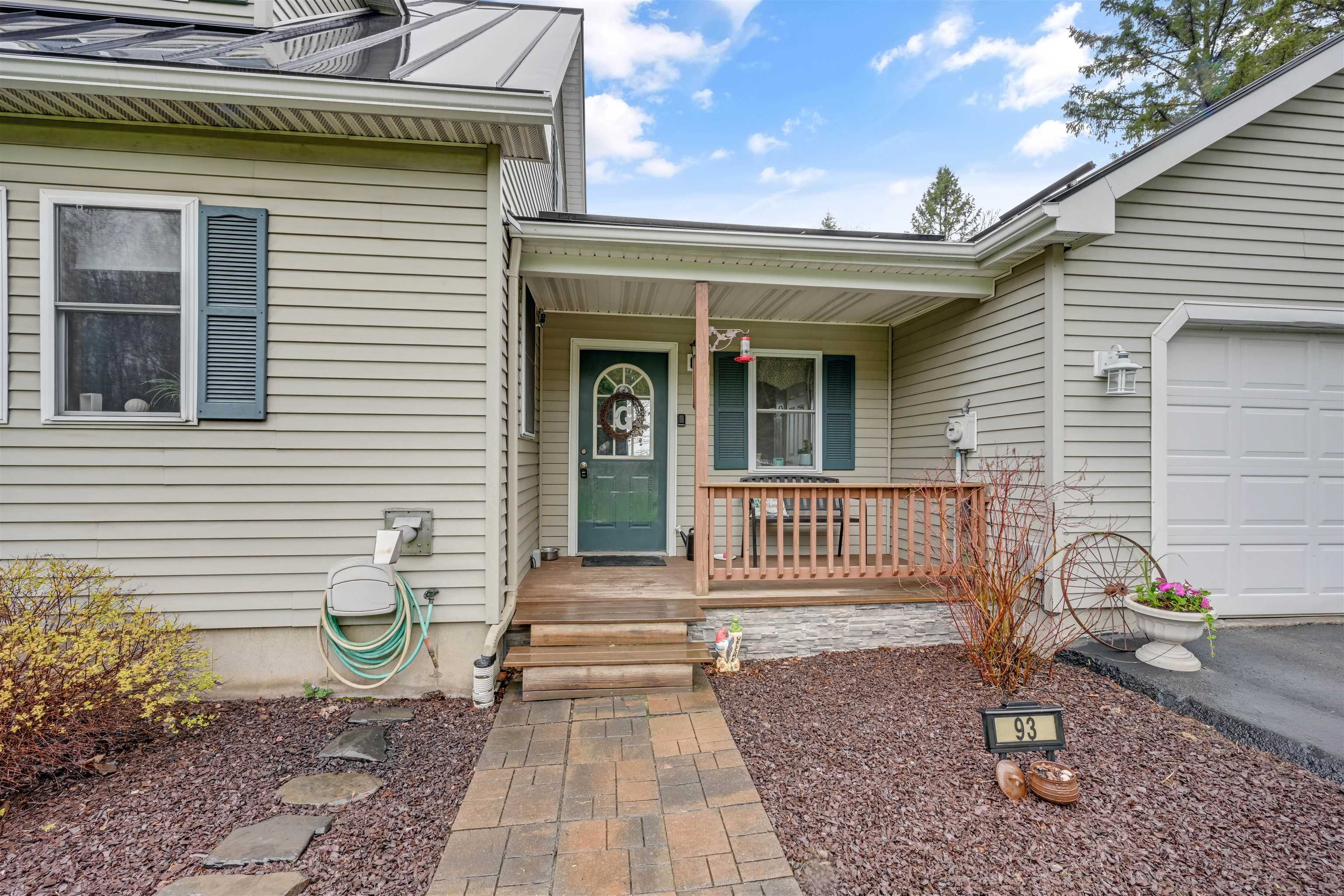 93 Carpenter Boulevard