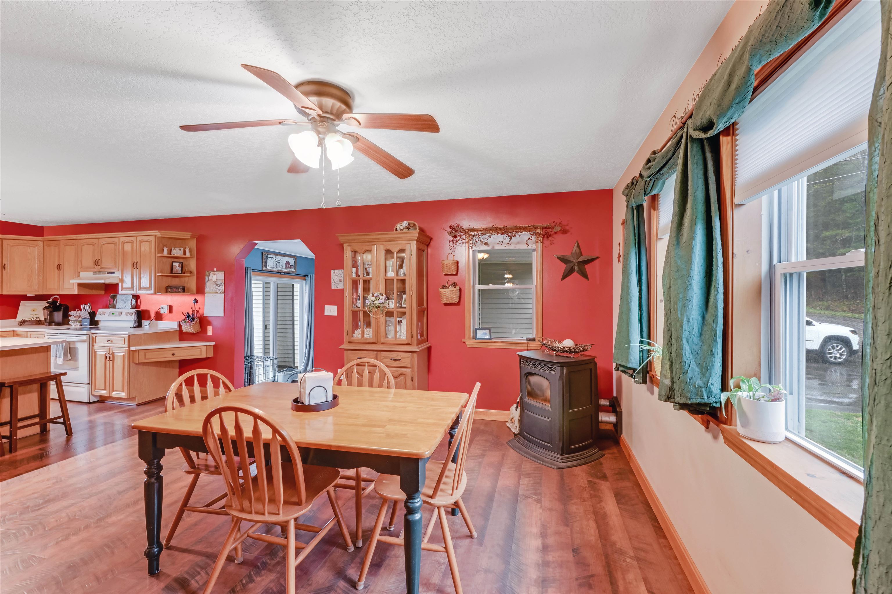 93 Carpenter Boulevard