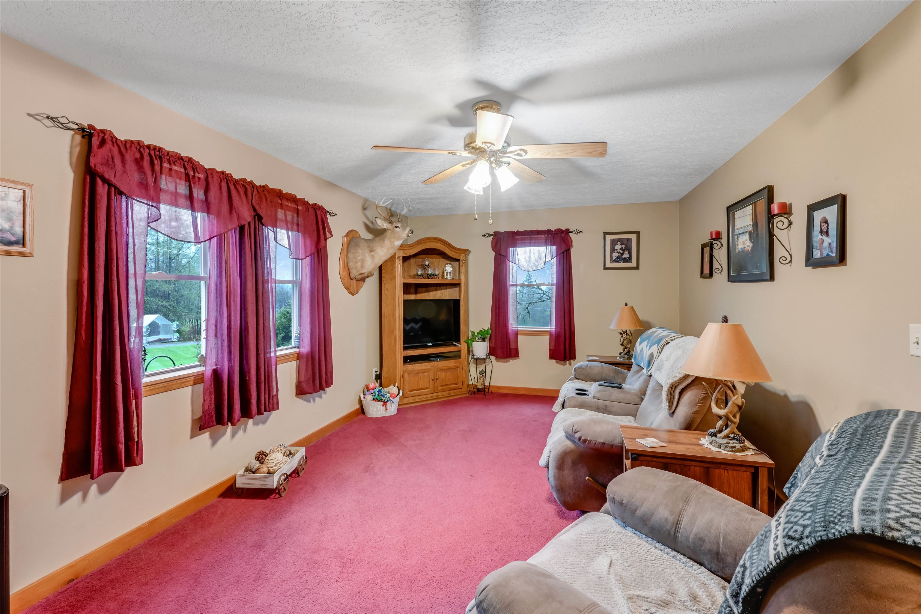 93 Carpenter Boulevard