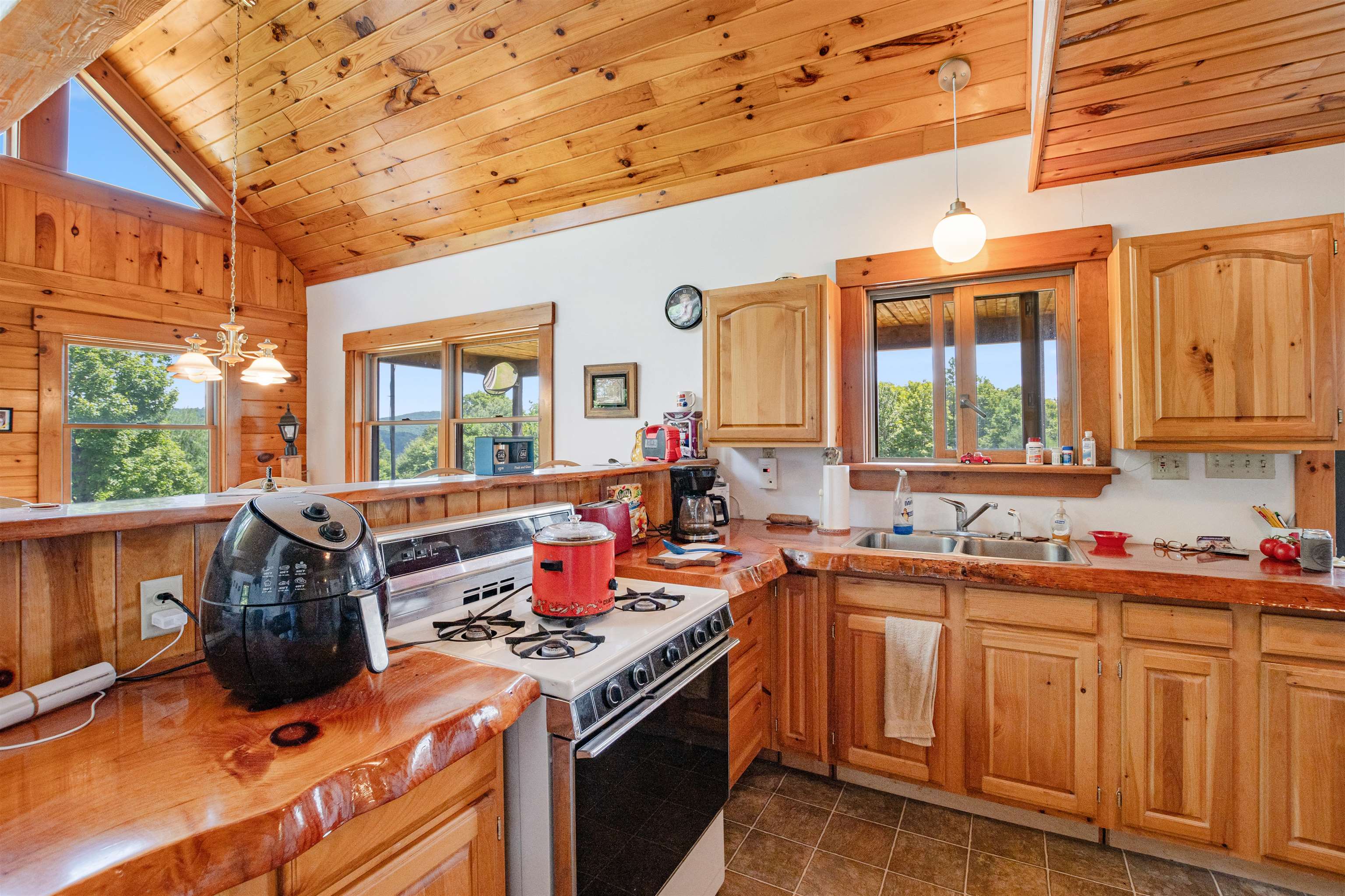 832 West Hill Road