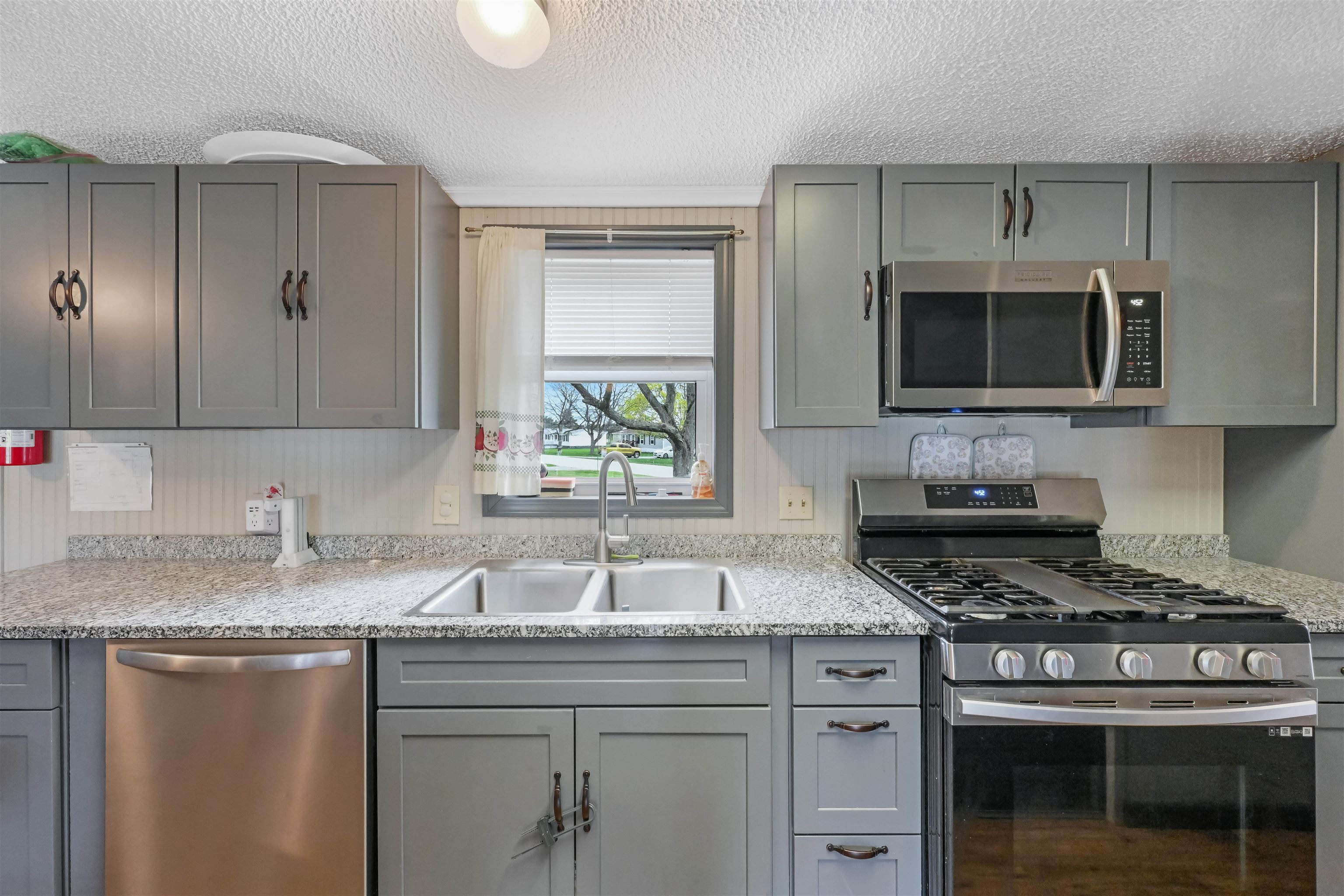 15 Marc Avenue