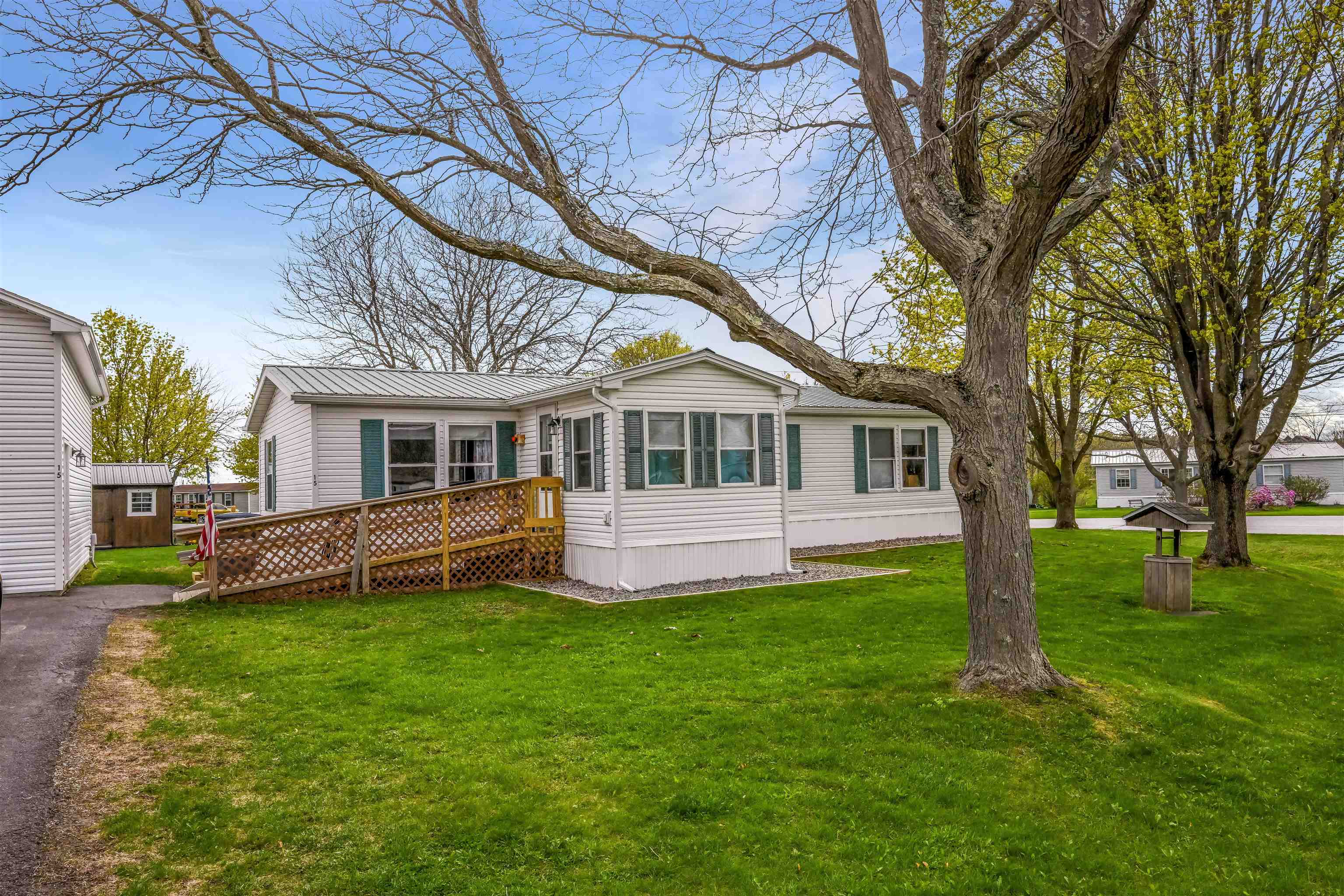 15 Marc Avenue