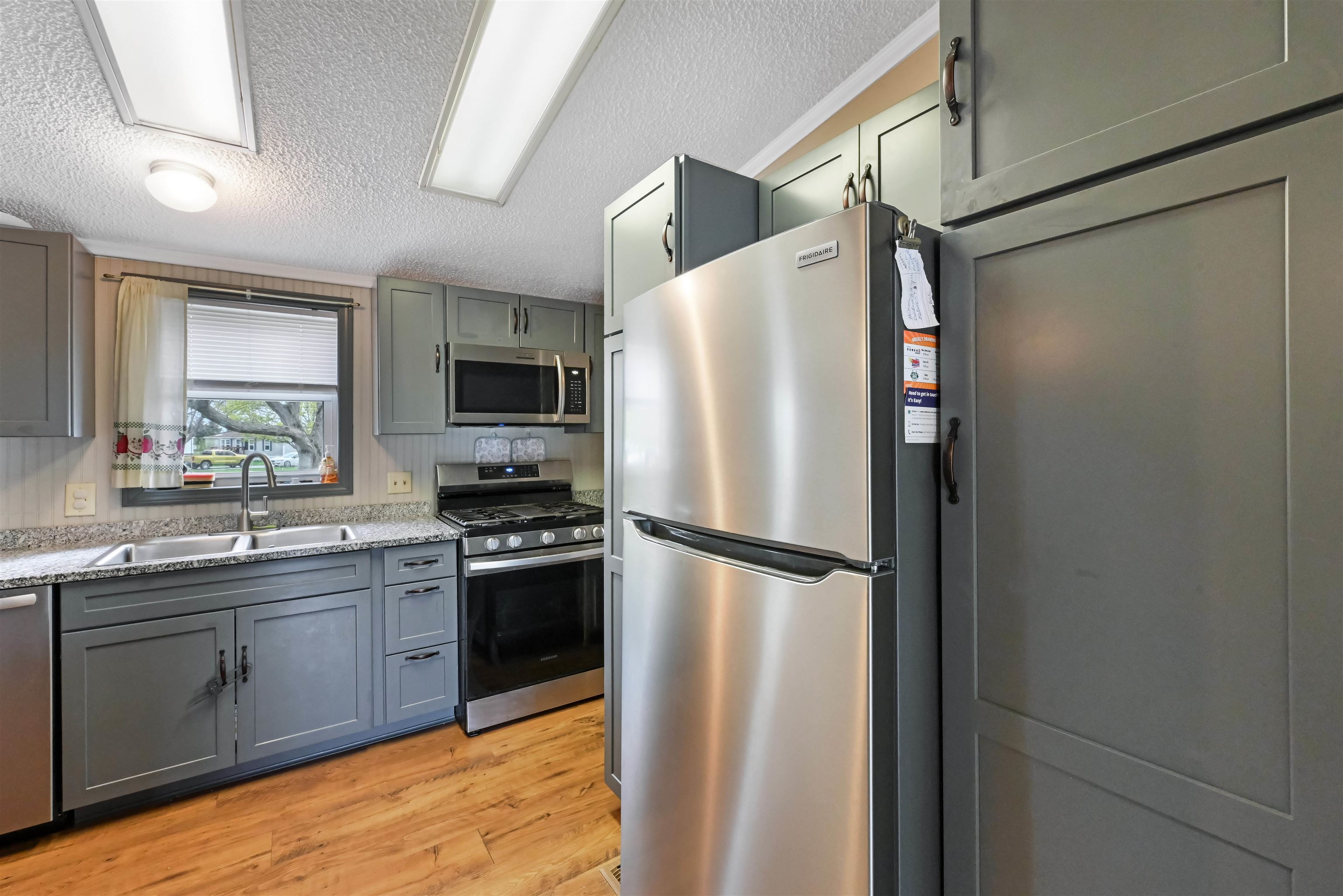 15 Marc Avenue