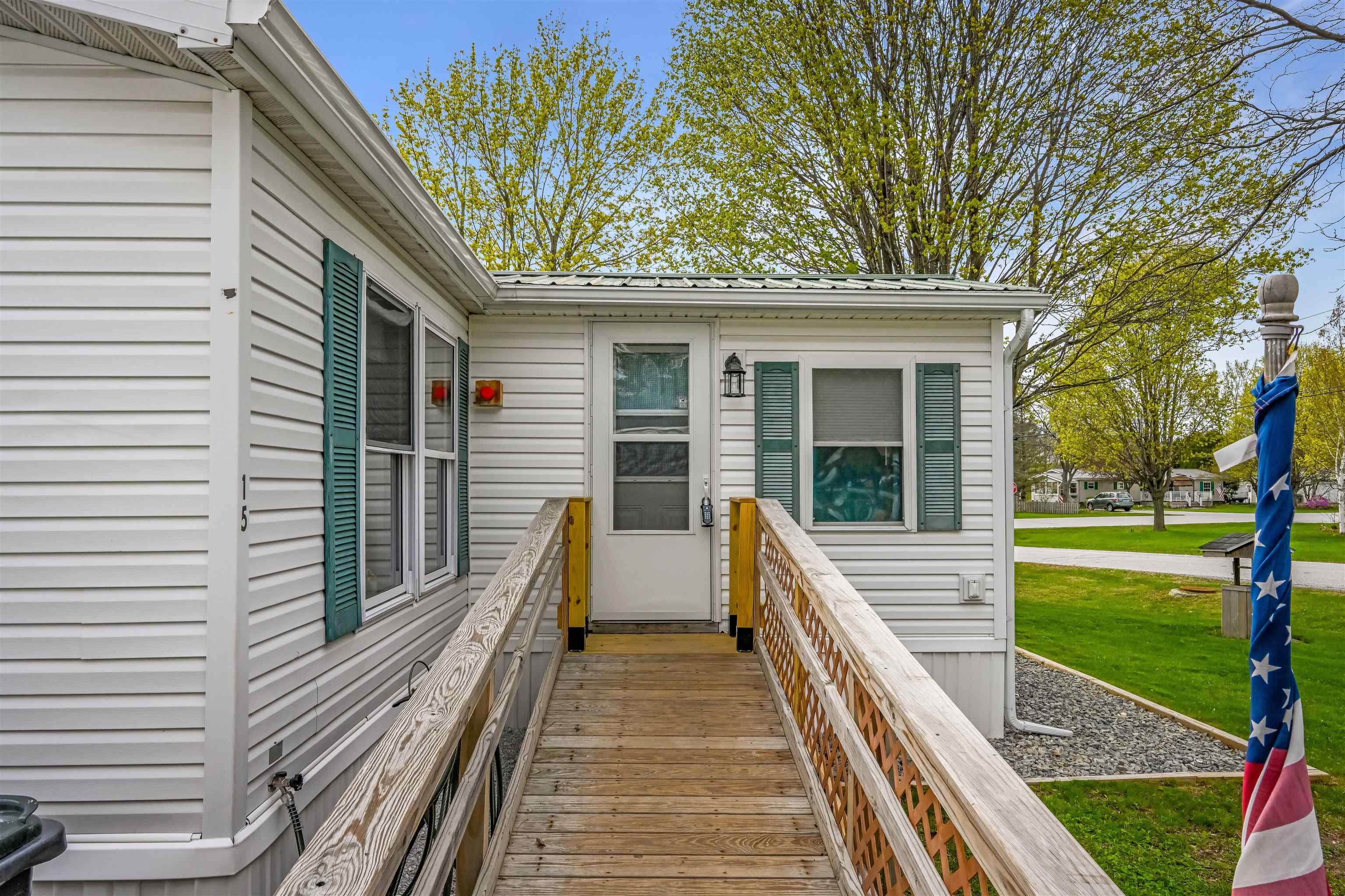 15 Marc Avenue