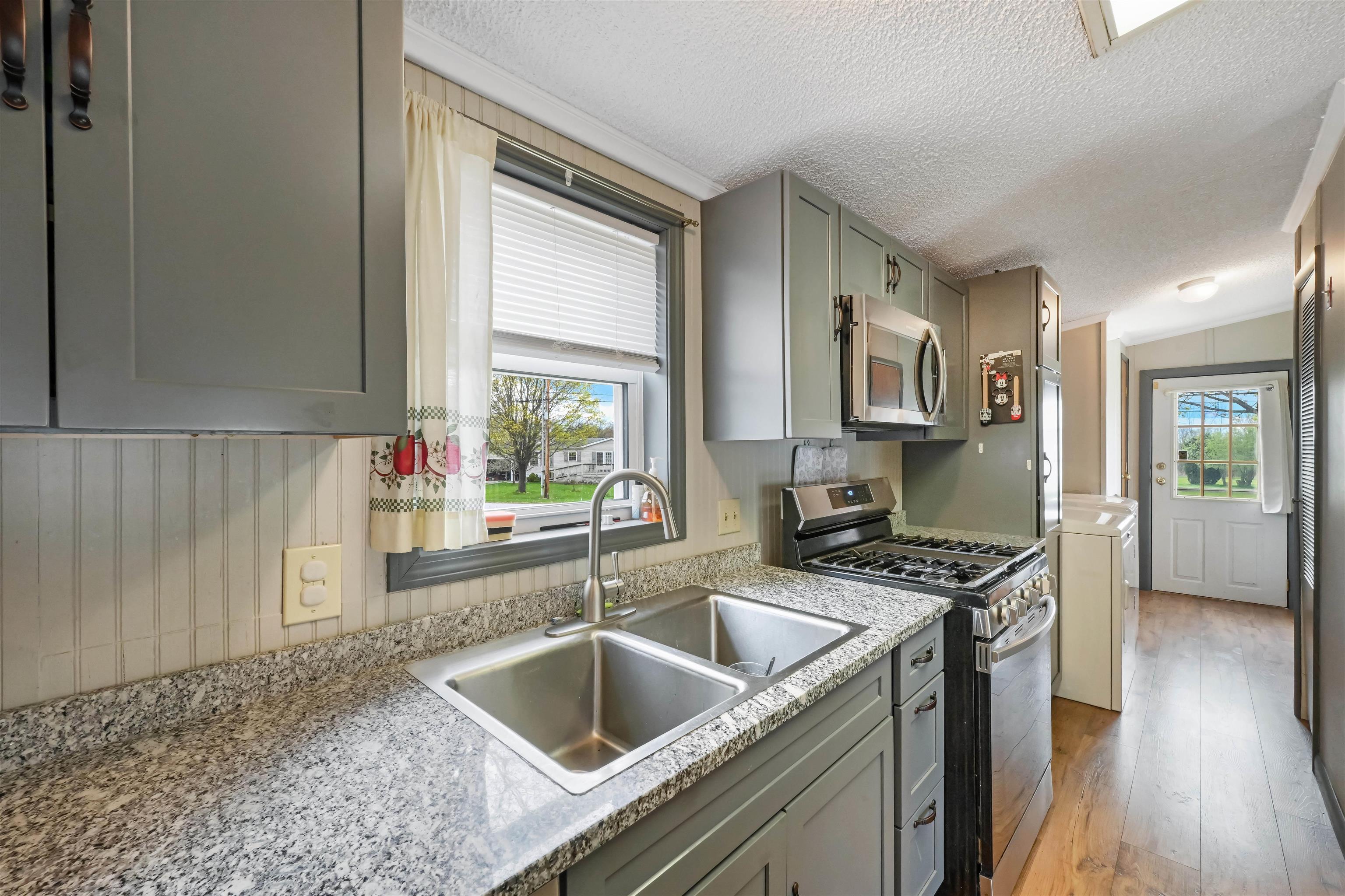 15 Marc Avenue