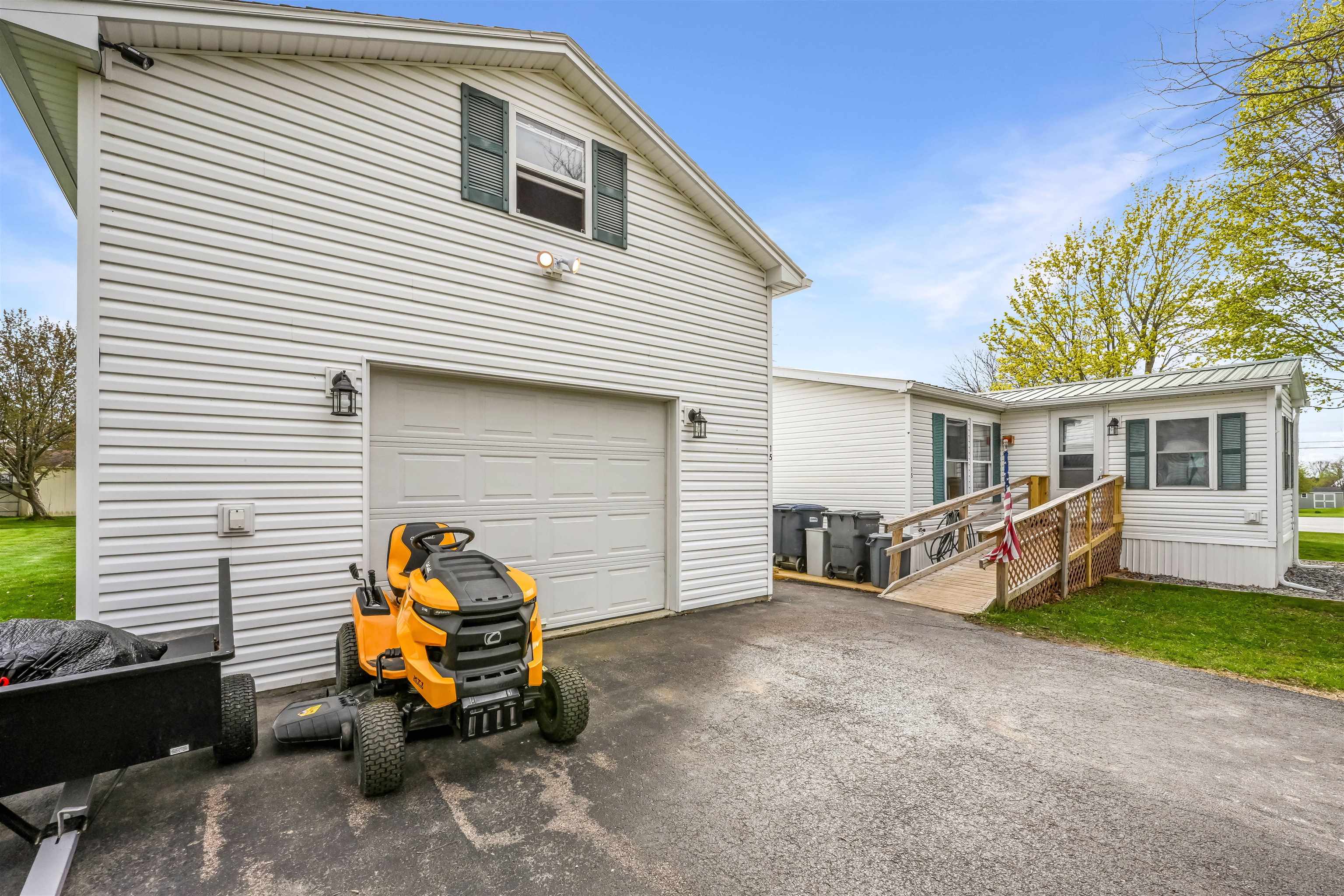 15 Marc Avenue
