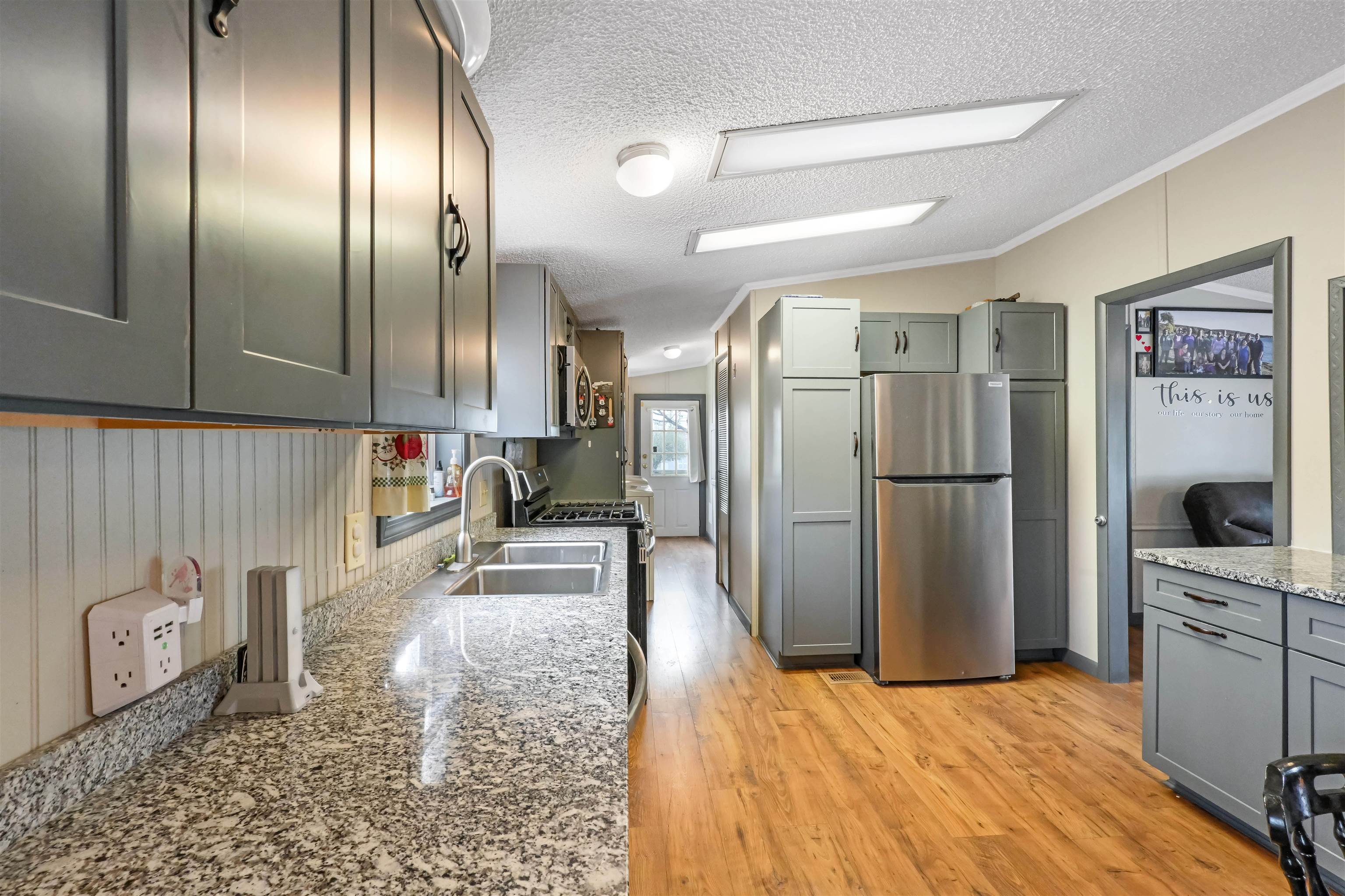 15 Marc Avenue