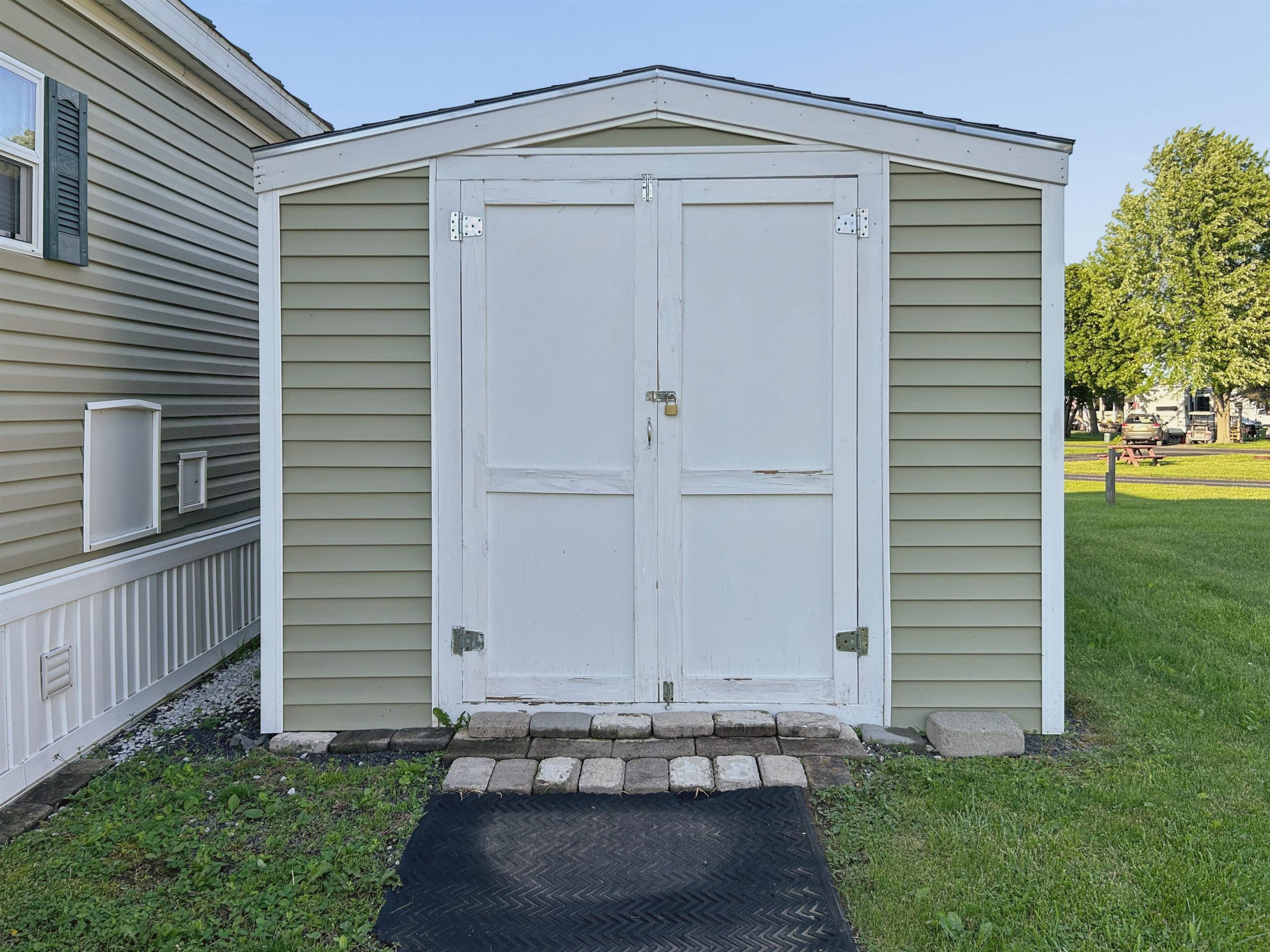 11 Eagle Lane