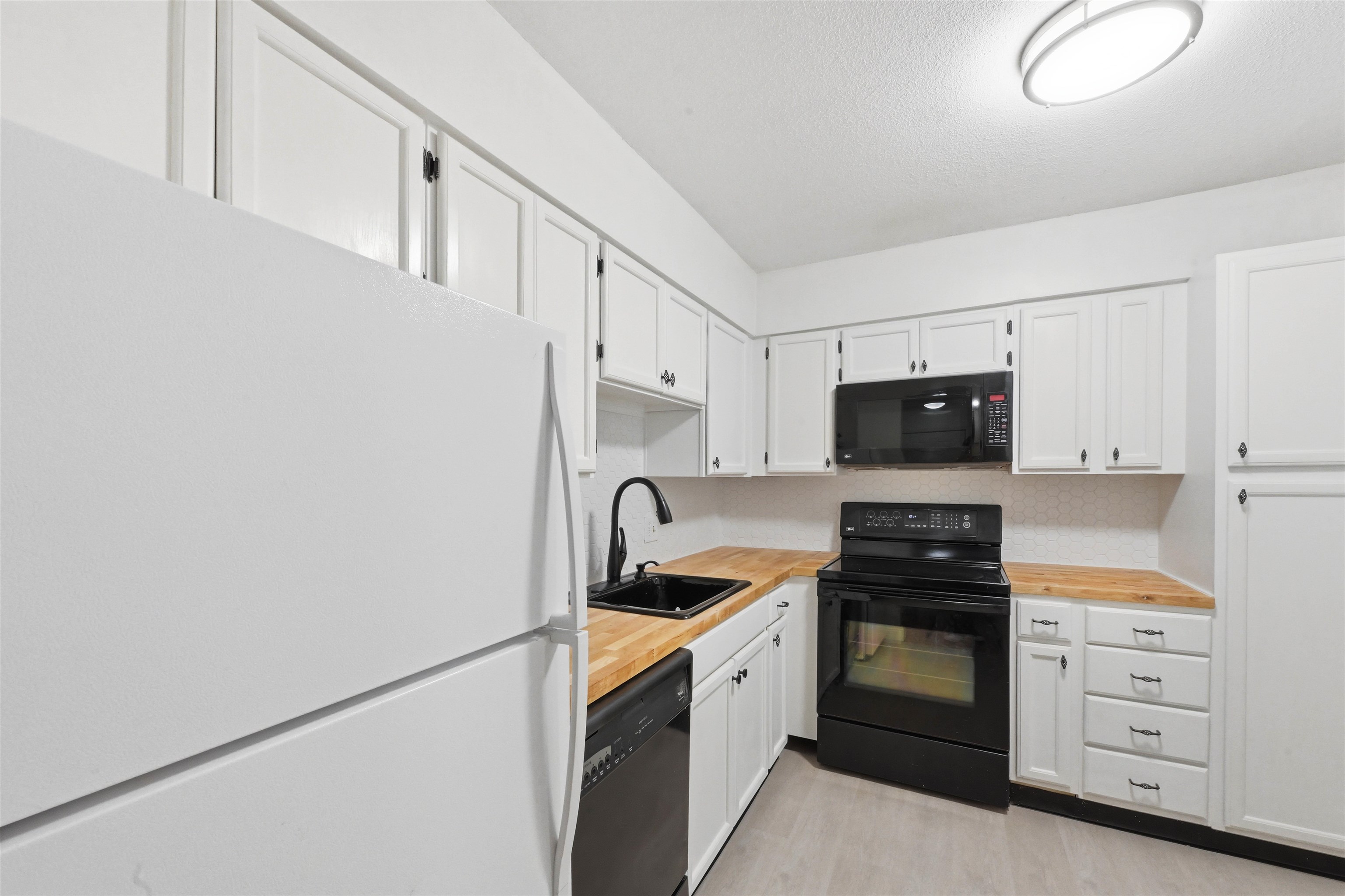 100 Kennedy Drive Unit: 39