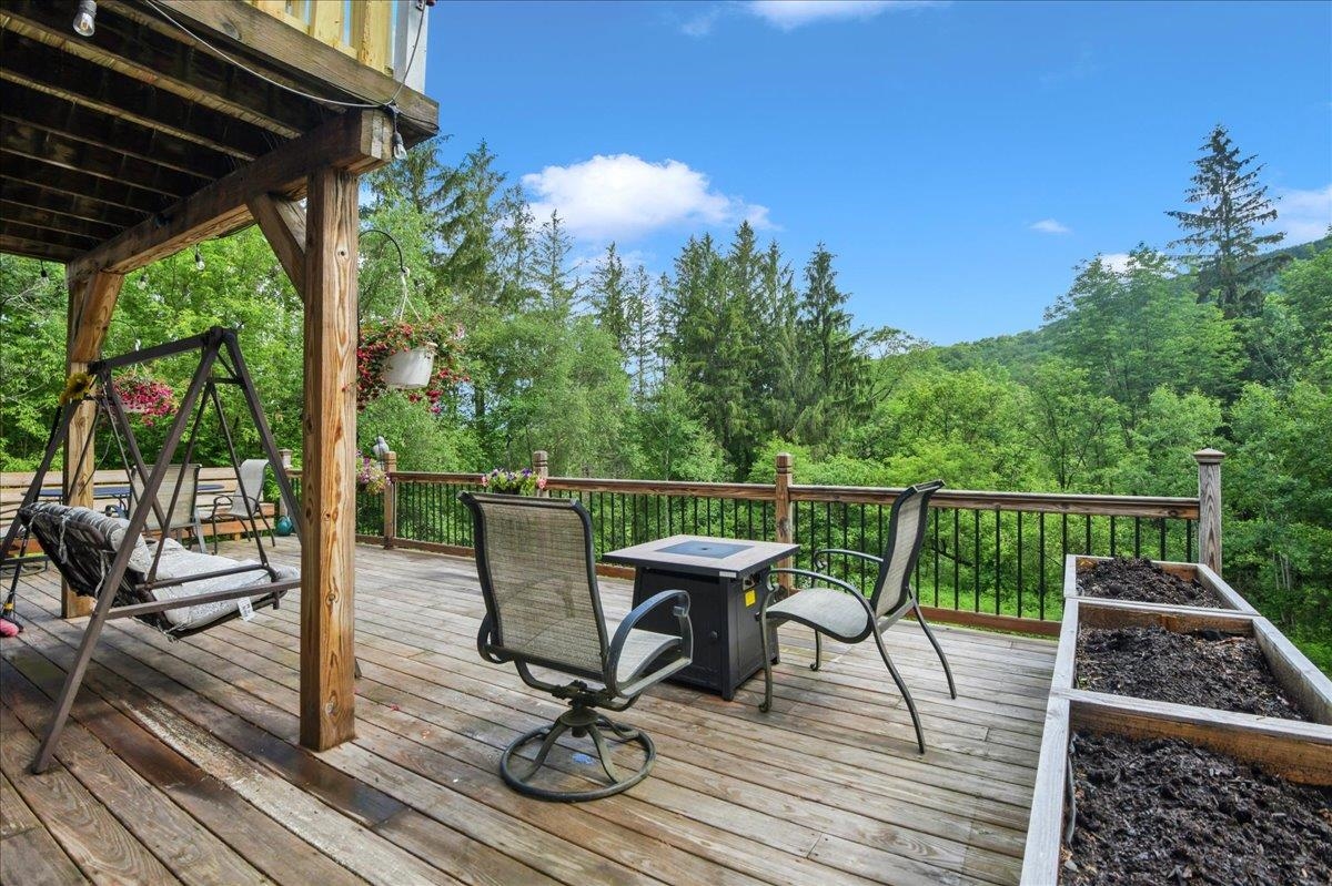 929 Codding Hollow Road