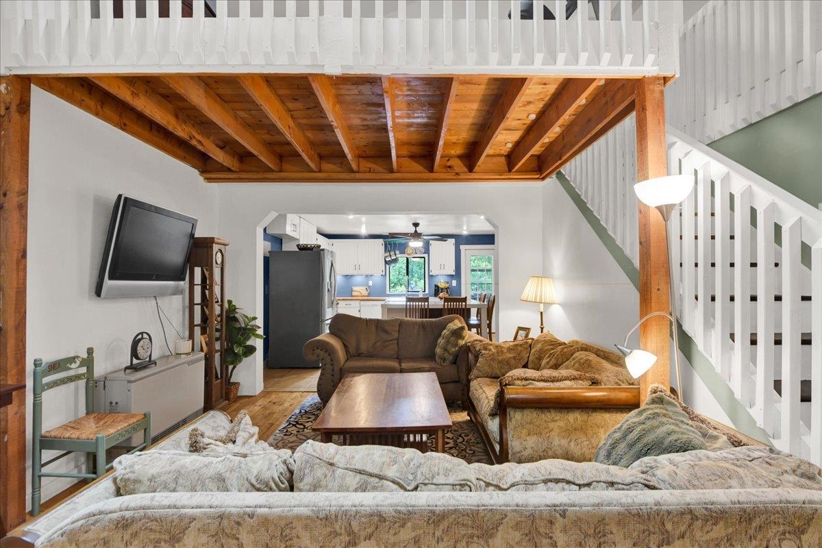 929 Codding Hollow Road