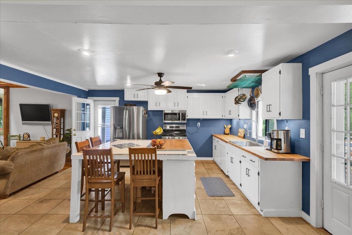 929 Codding Hollow Road