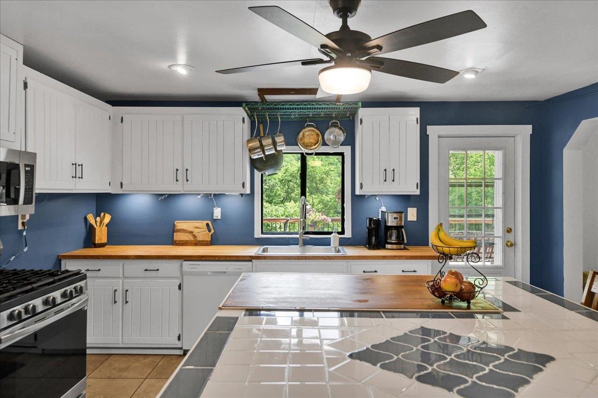 929 Codding Hollow Road