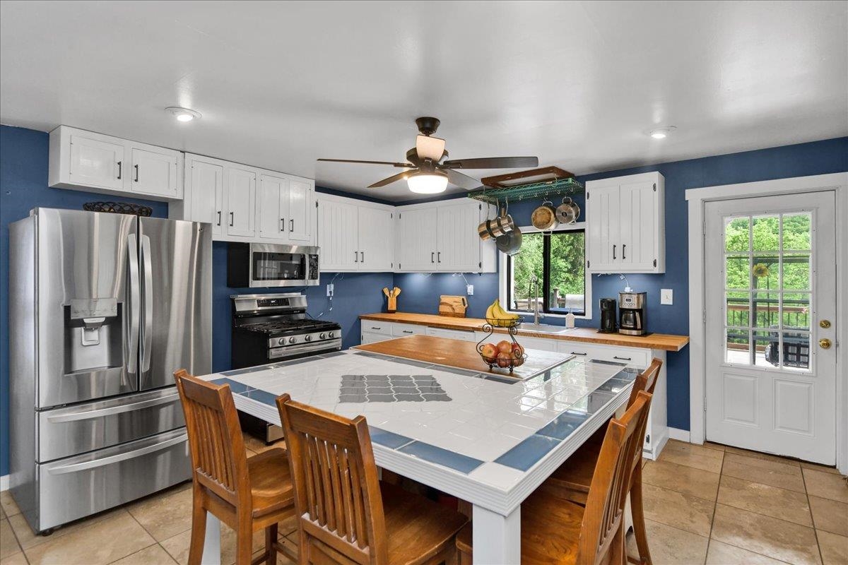 929 Codding Hollow Road