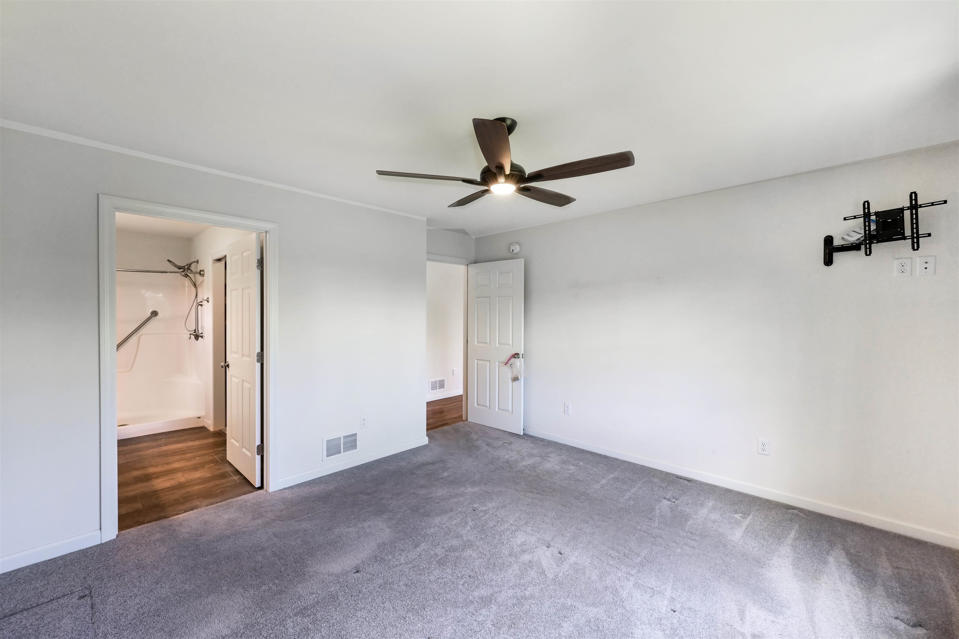 7 Riparian Way