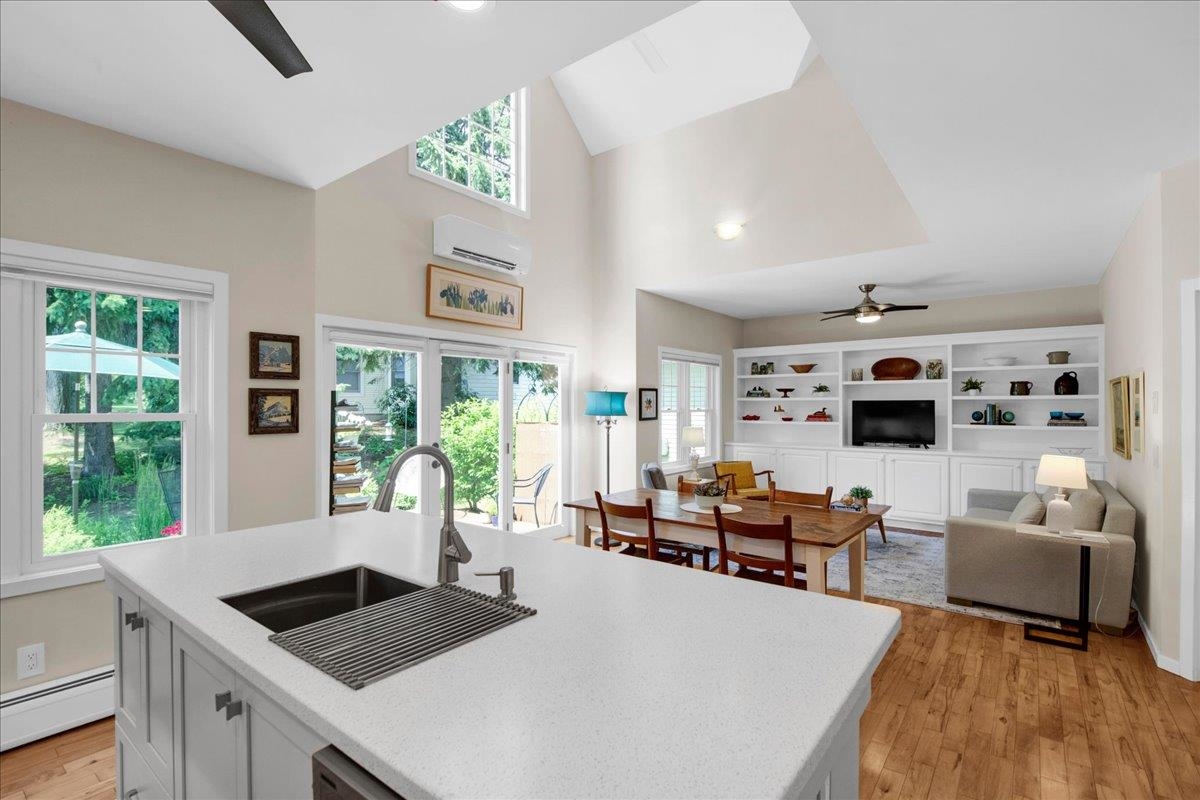 12 Eastman Farm Road
