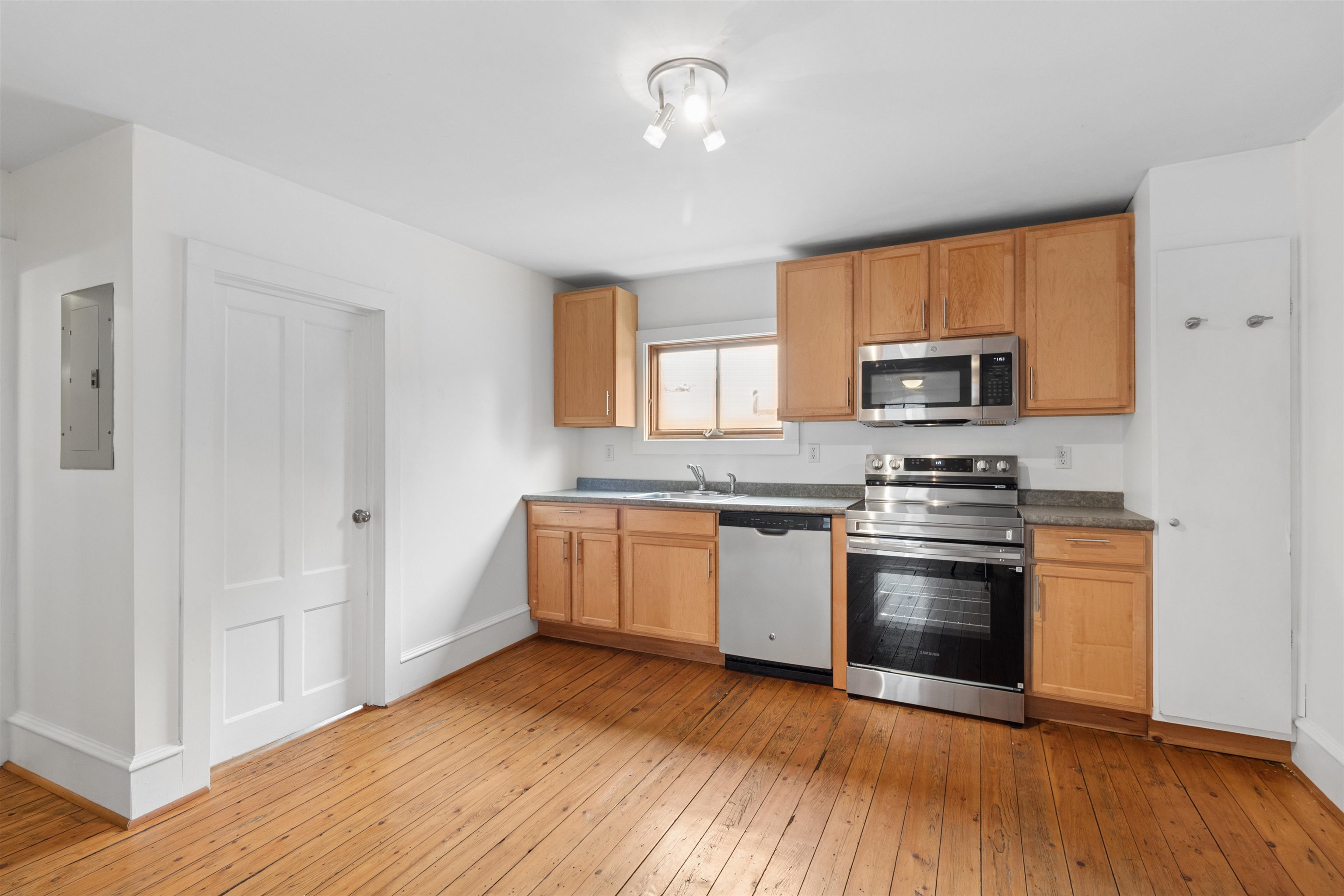 44 Marble Avenue Unit: 4