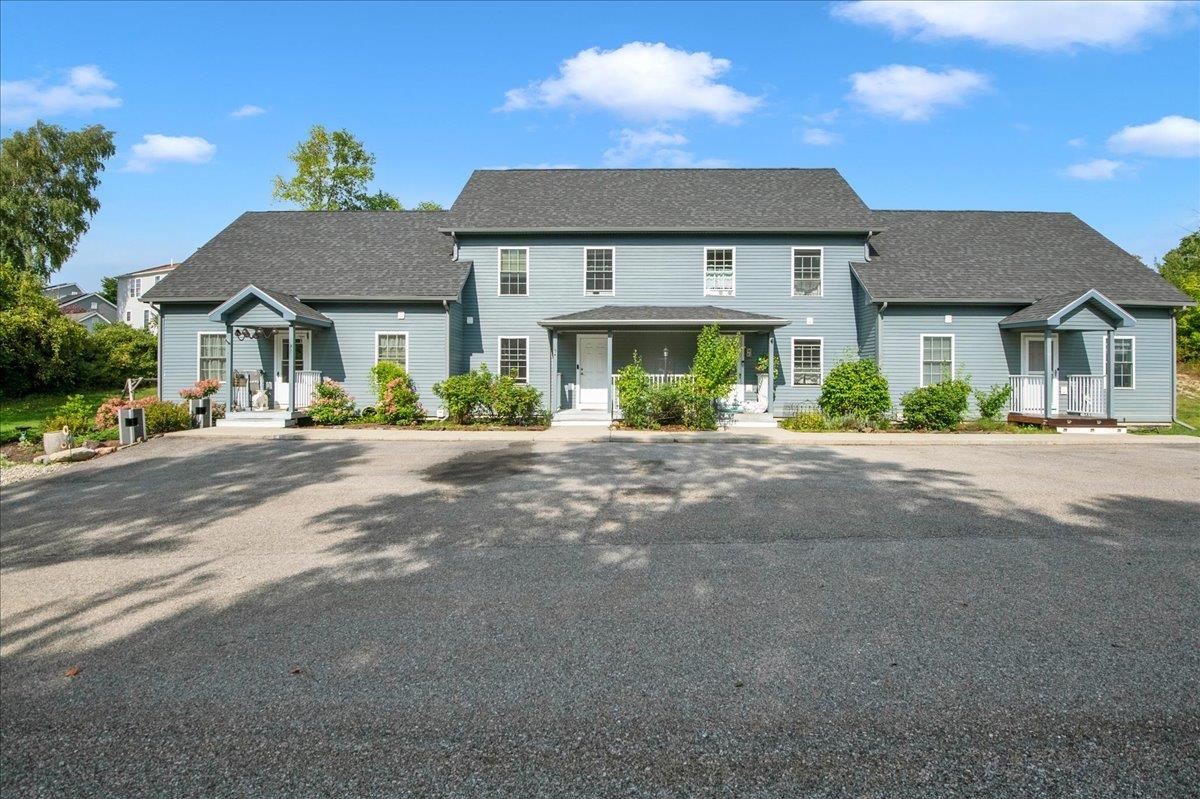 9 Country Commons Unit: B