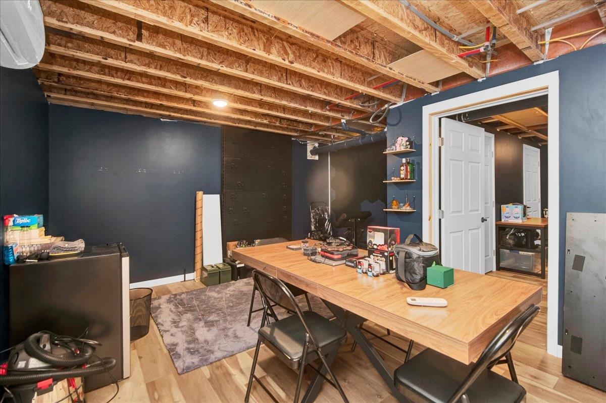 9 Country Commons Unit: B