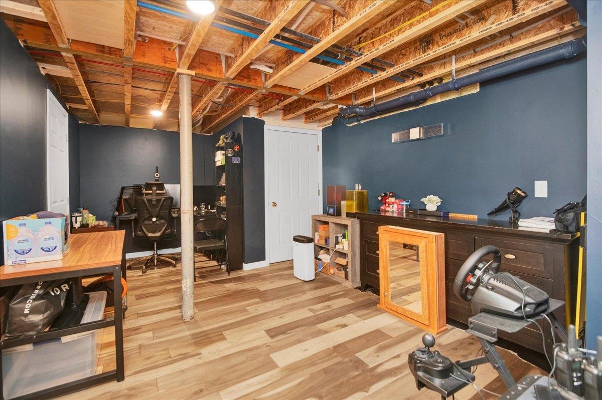 9 Country Commons Unit: B
