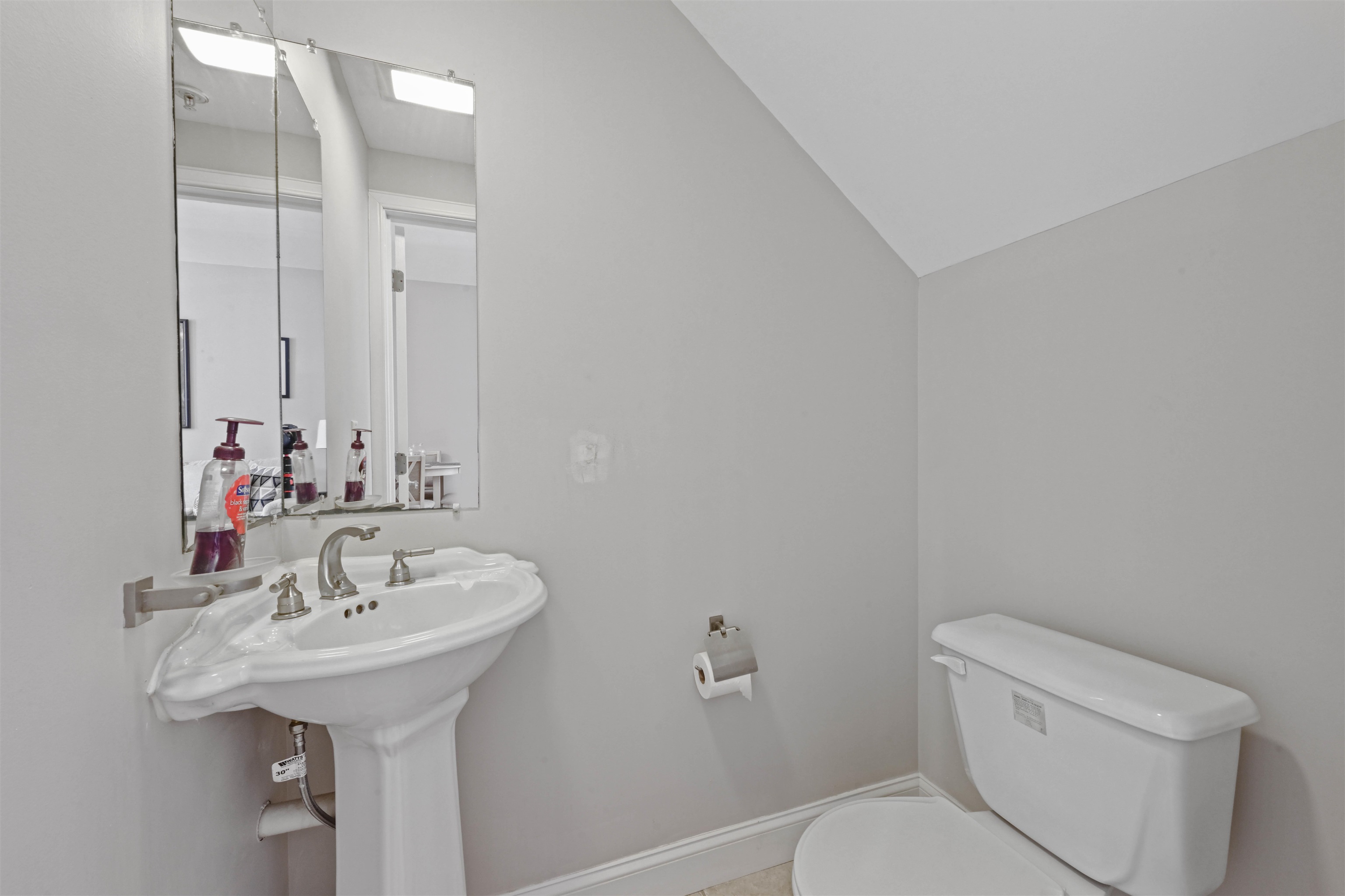 1044 North Avenue Unit: 8