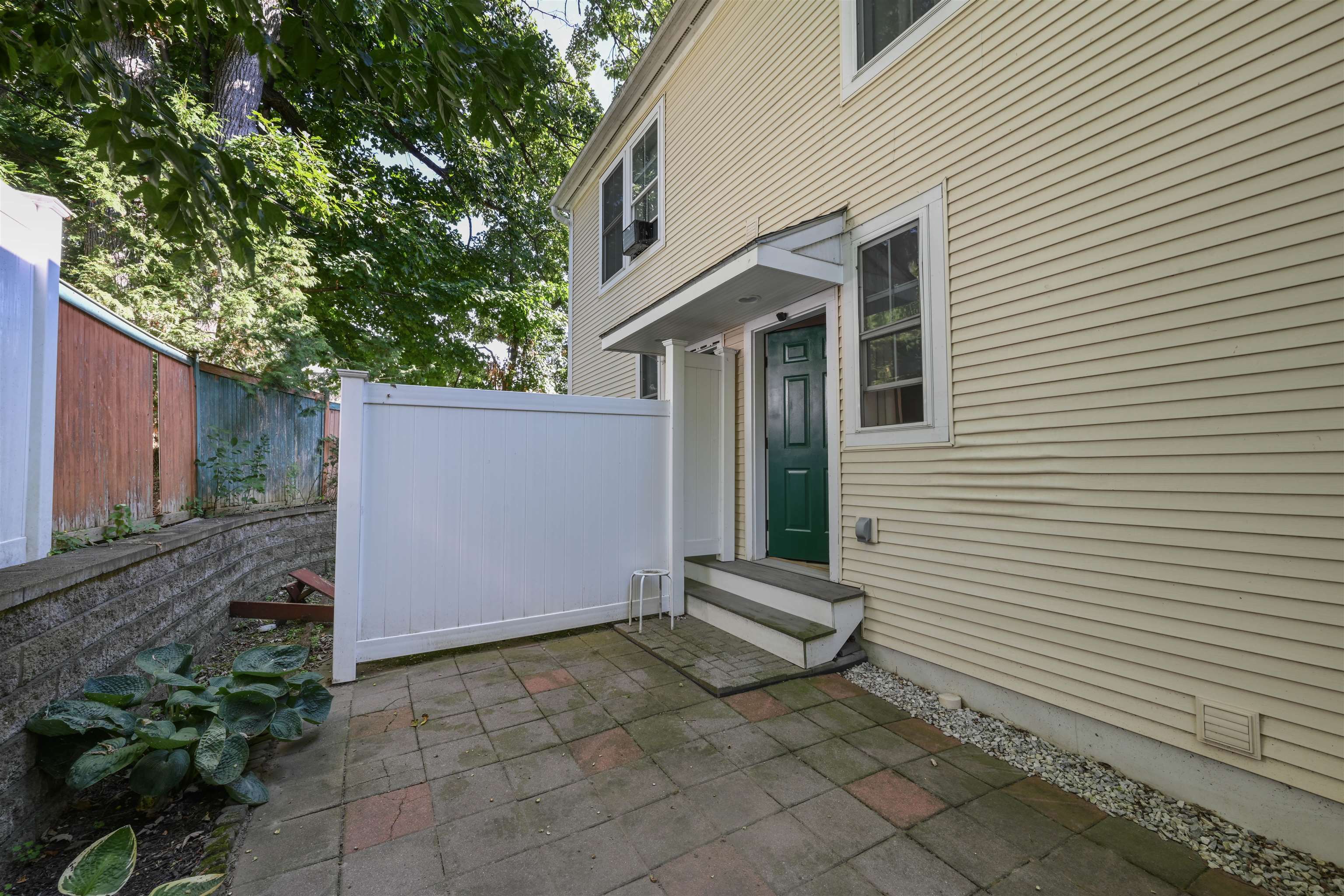 1044 North Avenue Unit: 8
