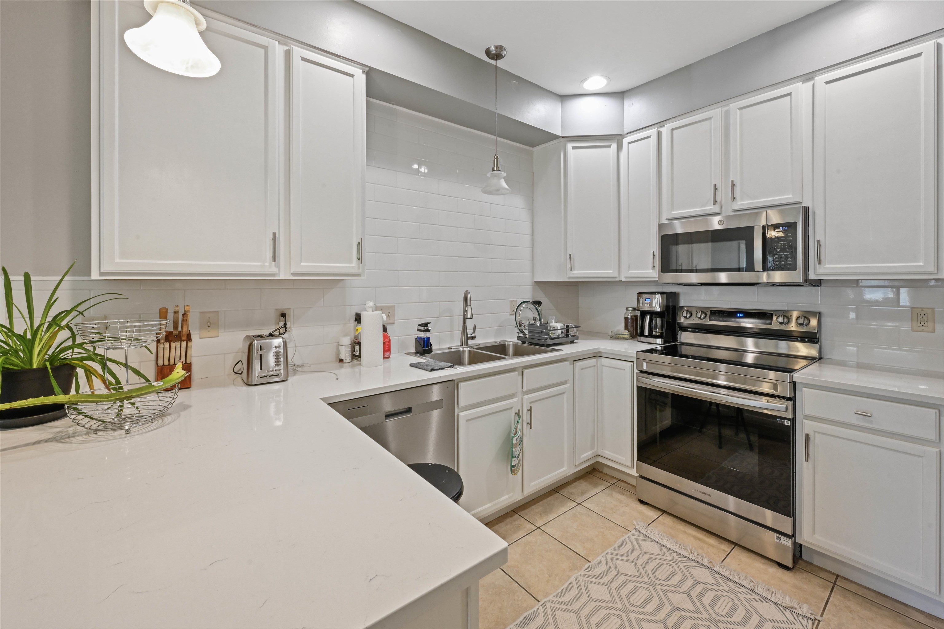 1044 North Avenue Unit: 8