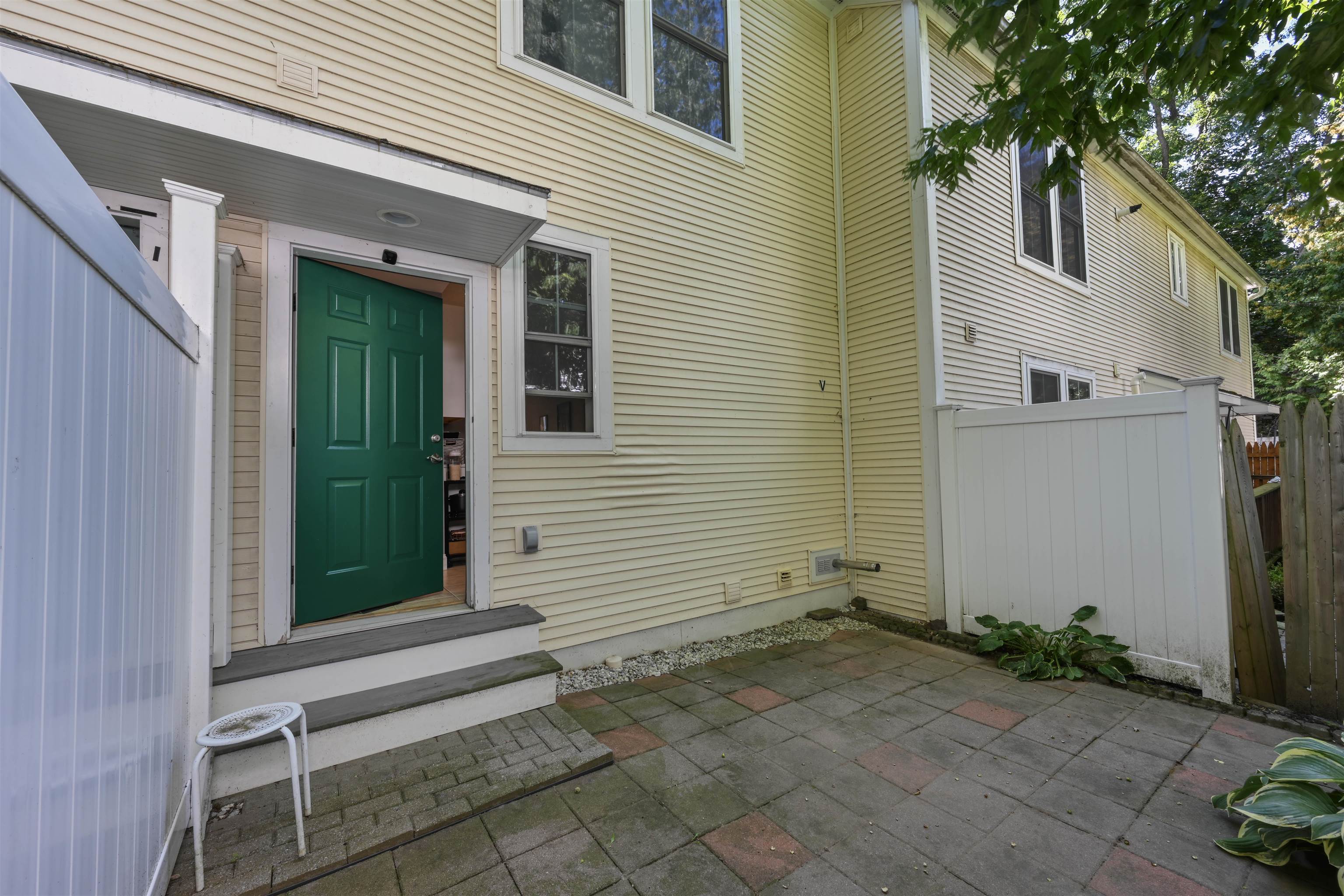 1044 North Avenue Unit: 8