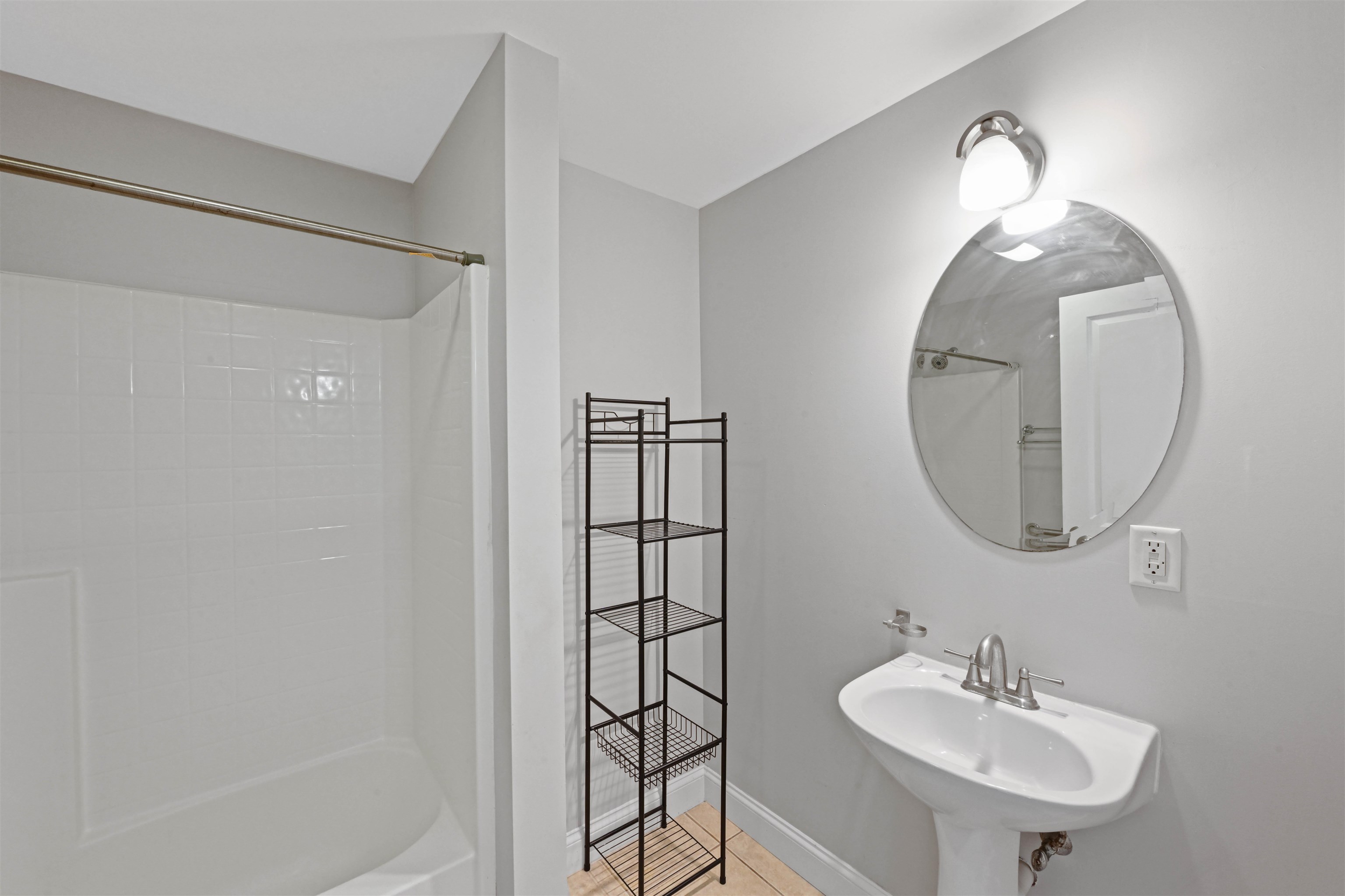 1044 North Avenue Unit: 8