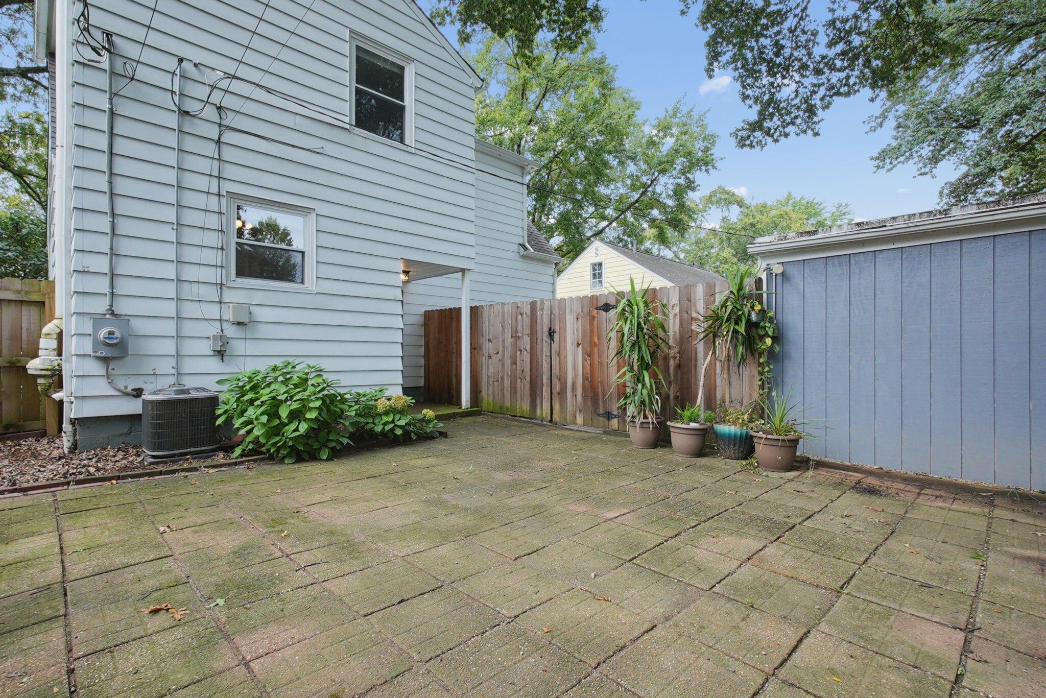 296 E Beaumont Road
