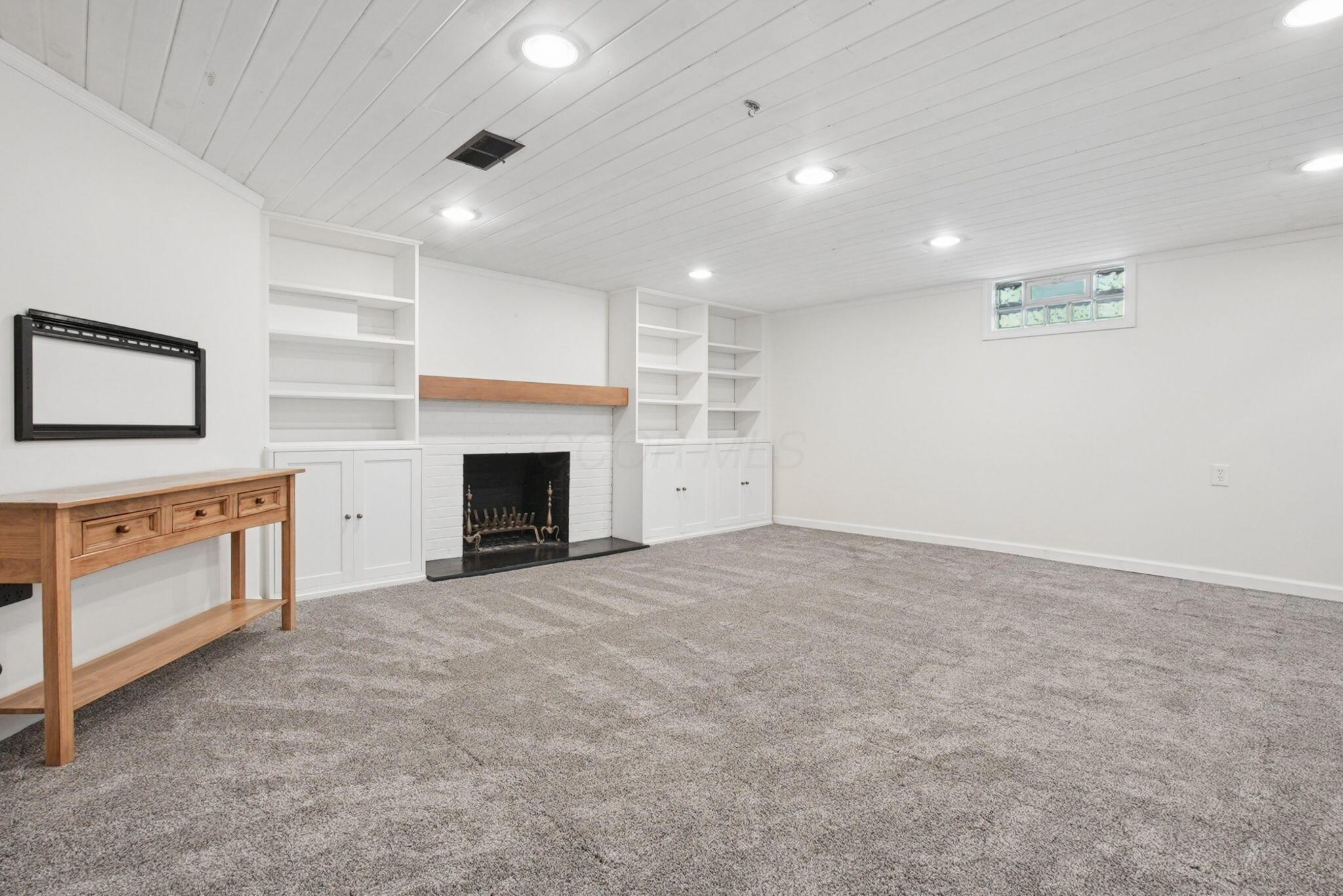 296 E Beaumont Road