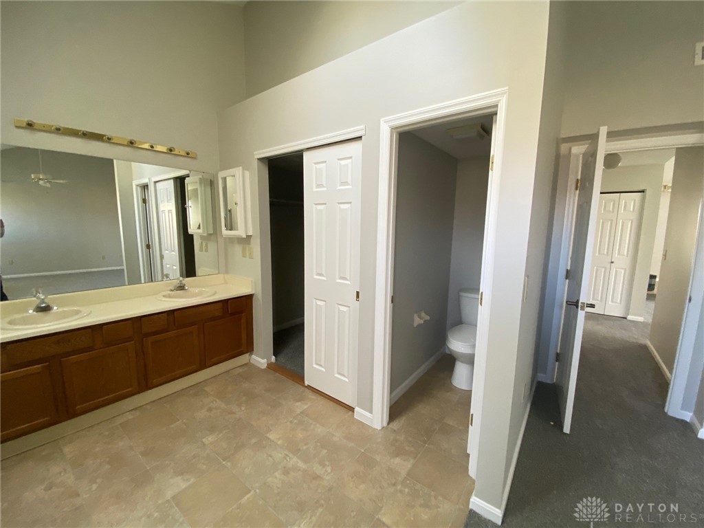 140 Queens Crossing