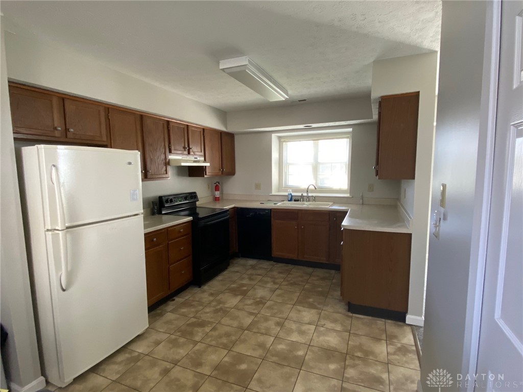 140 Queens Crossing