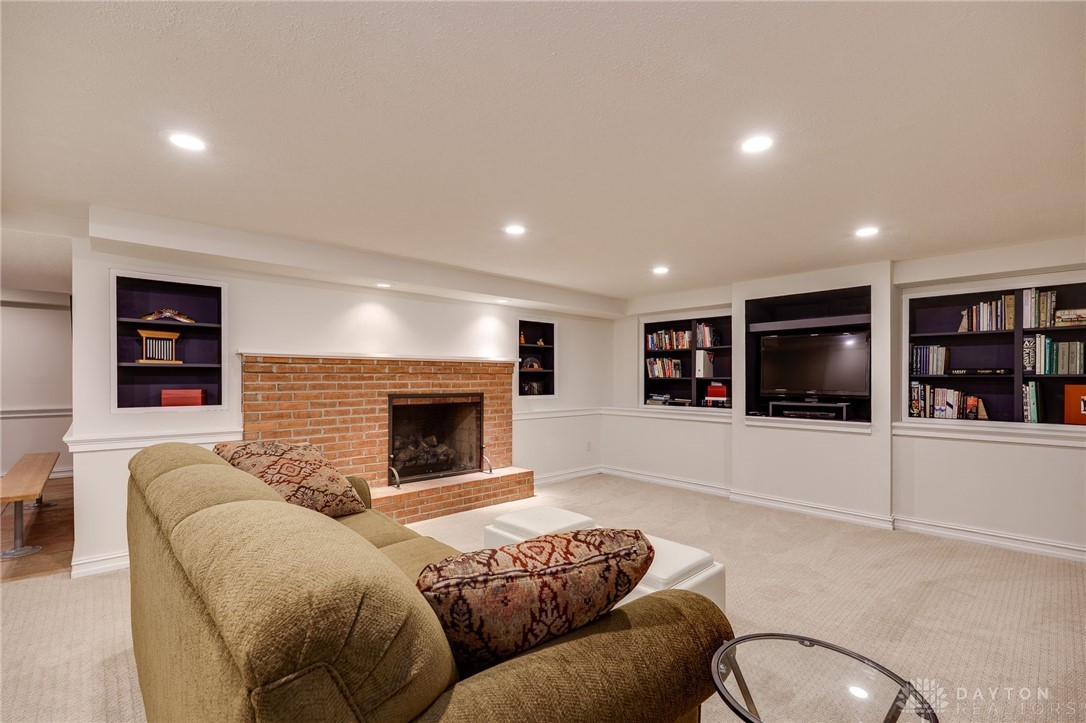 5846 Folkestone Drive