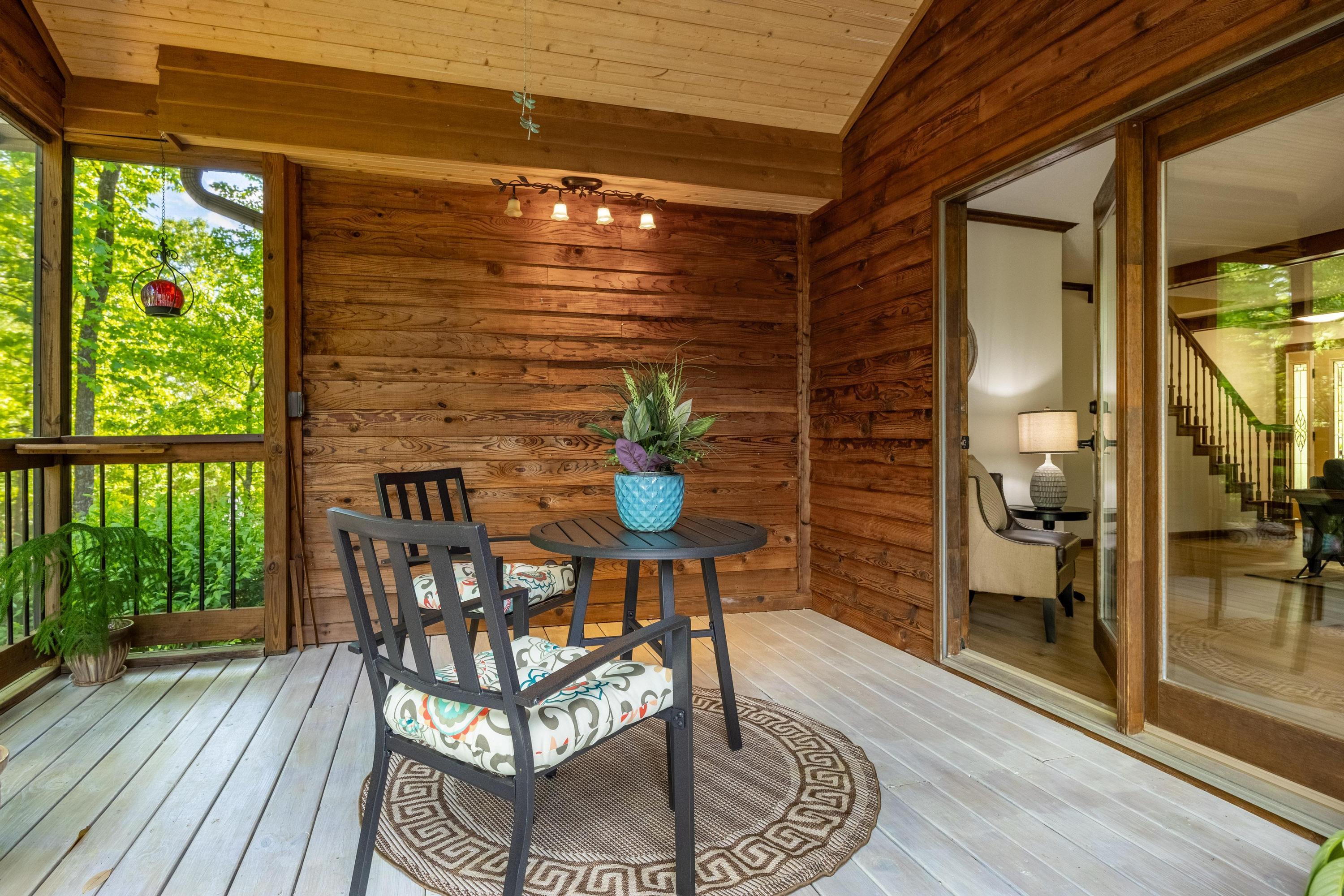 702 Sunset Mountain Dr