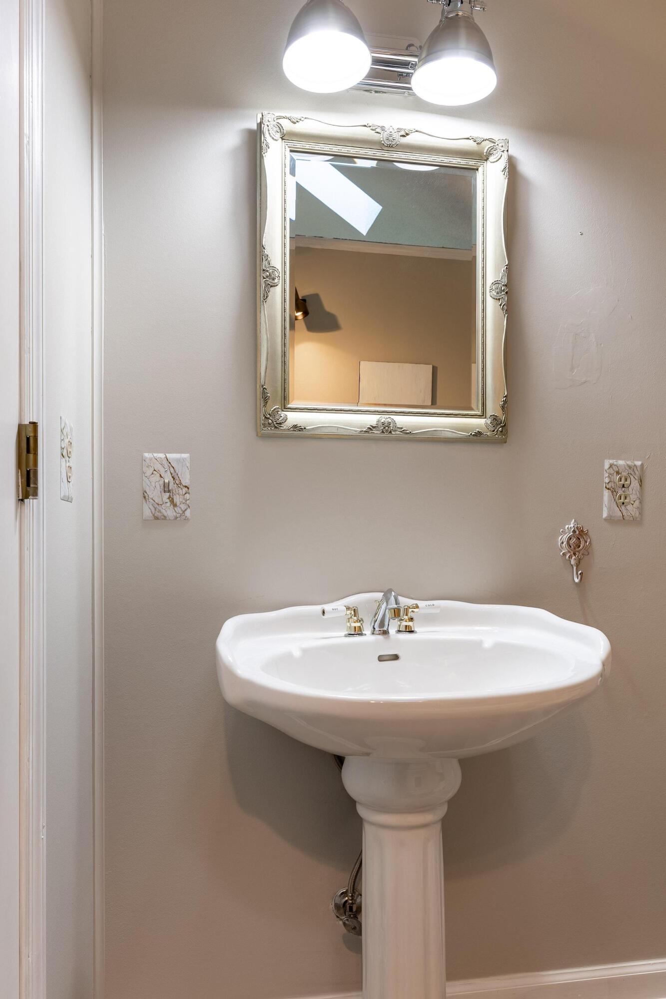 702 Sunset Mountain Dr