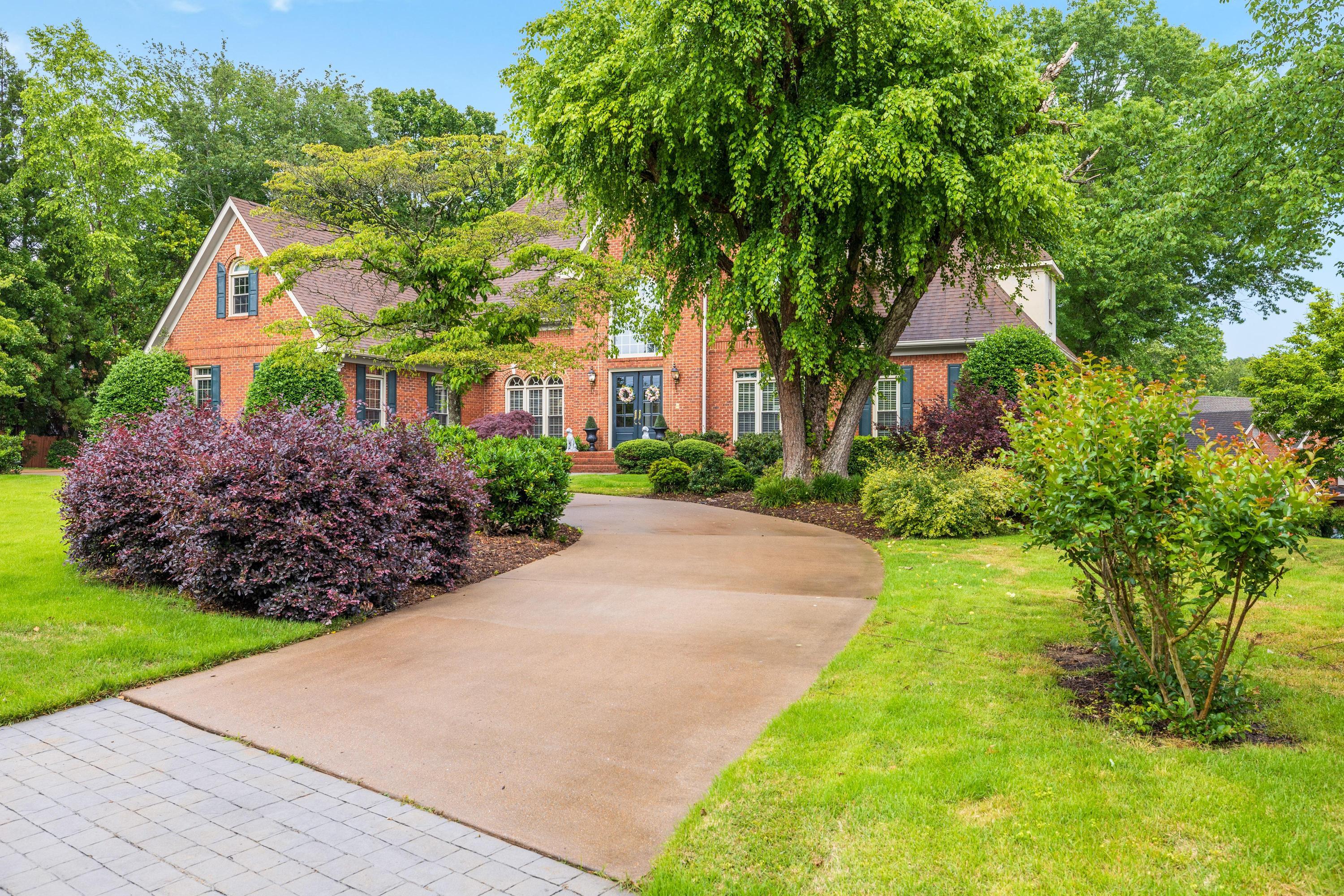 5532 Mountain Breeze Drive