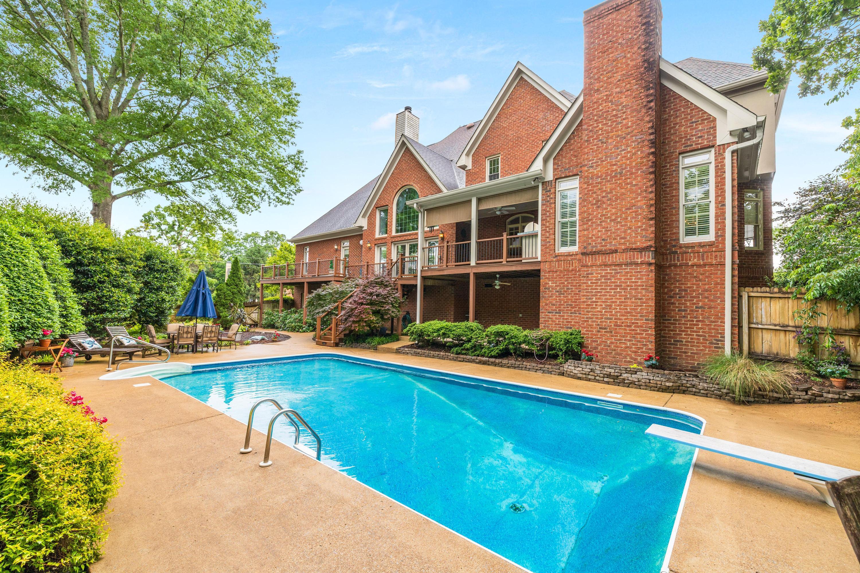 5532 Mountain Breeze Drive