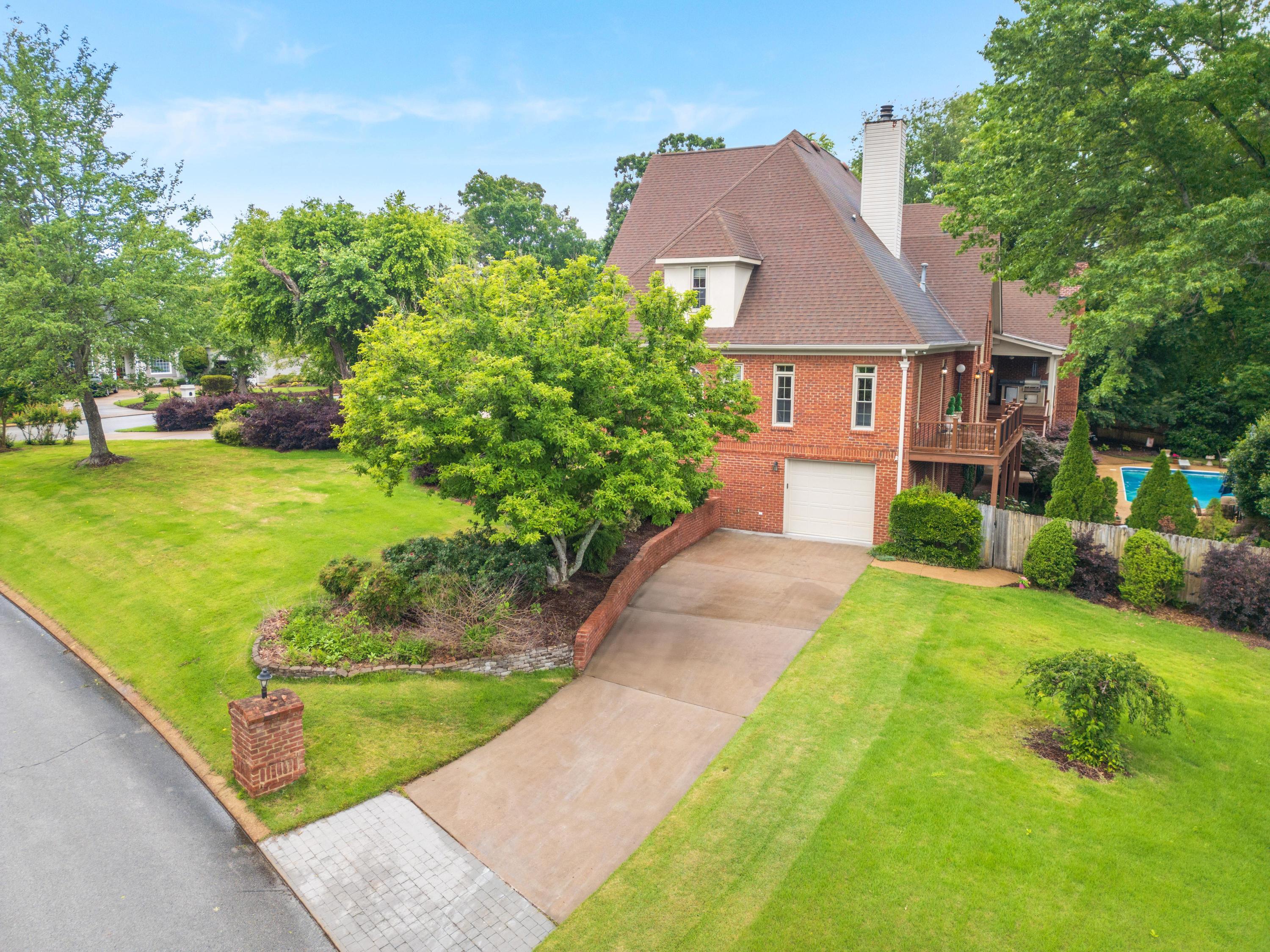 5532 Mountain Breeze Drive
