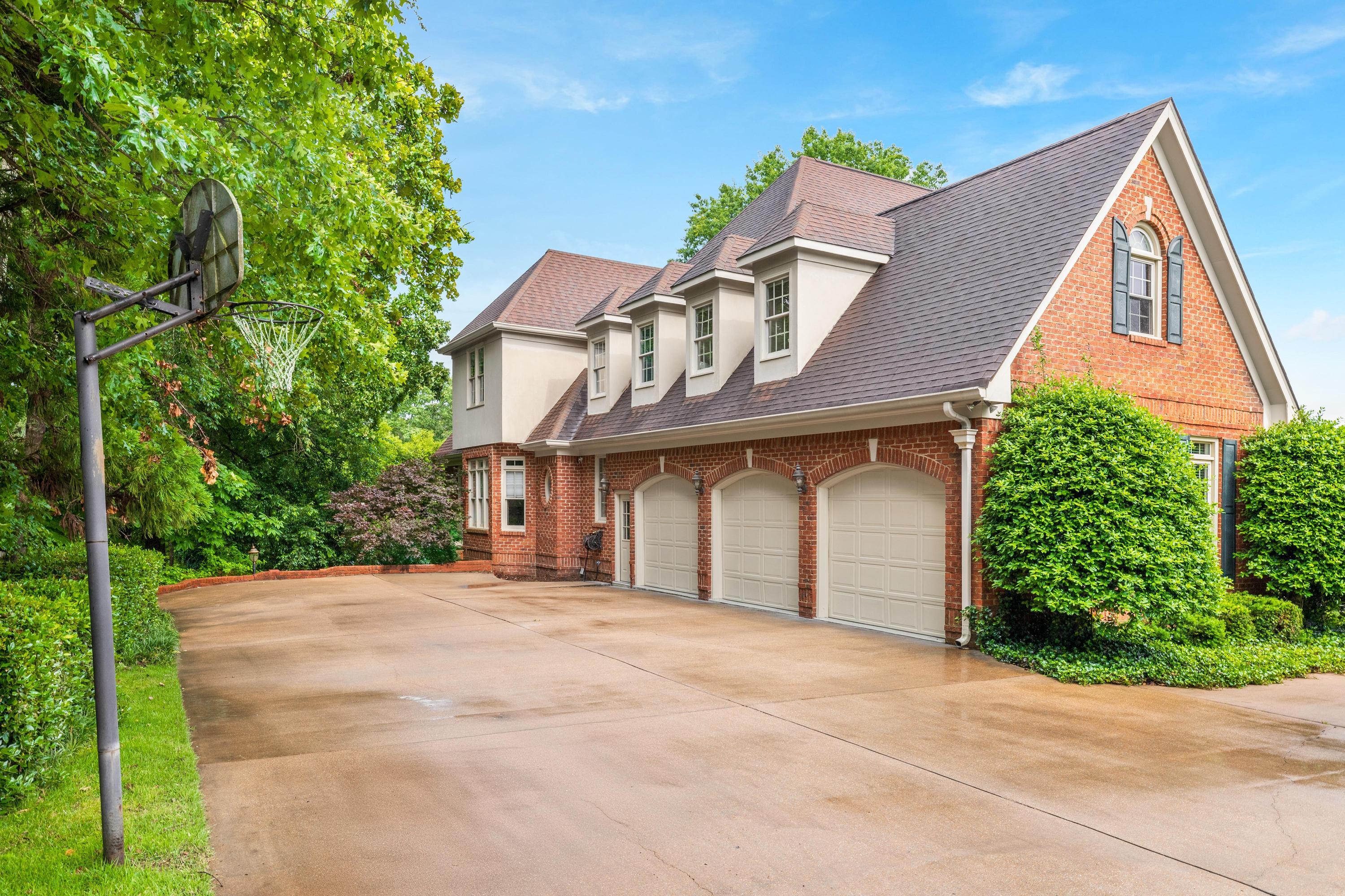 5532 Mountain Breeze Drive
