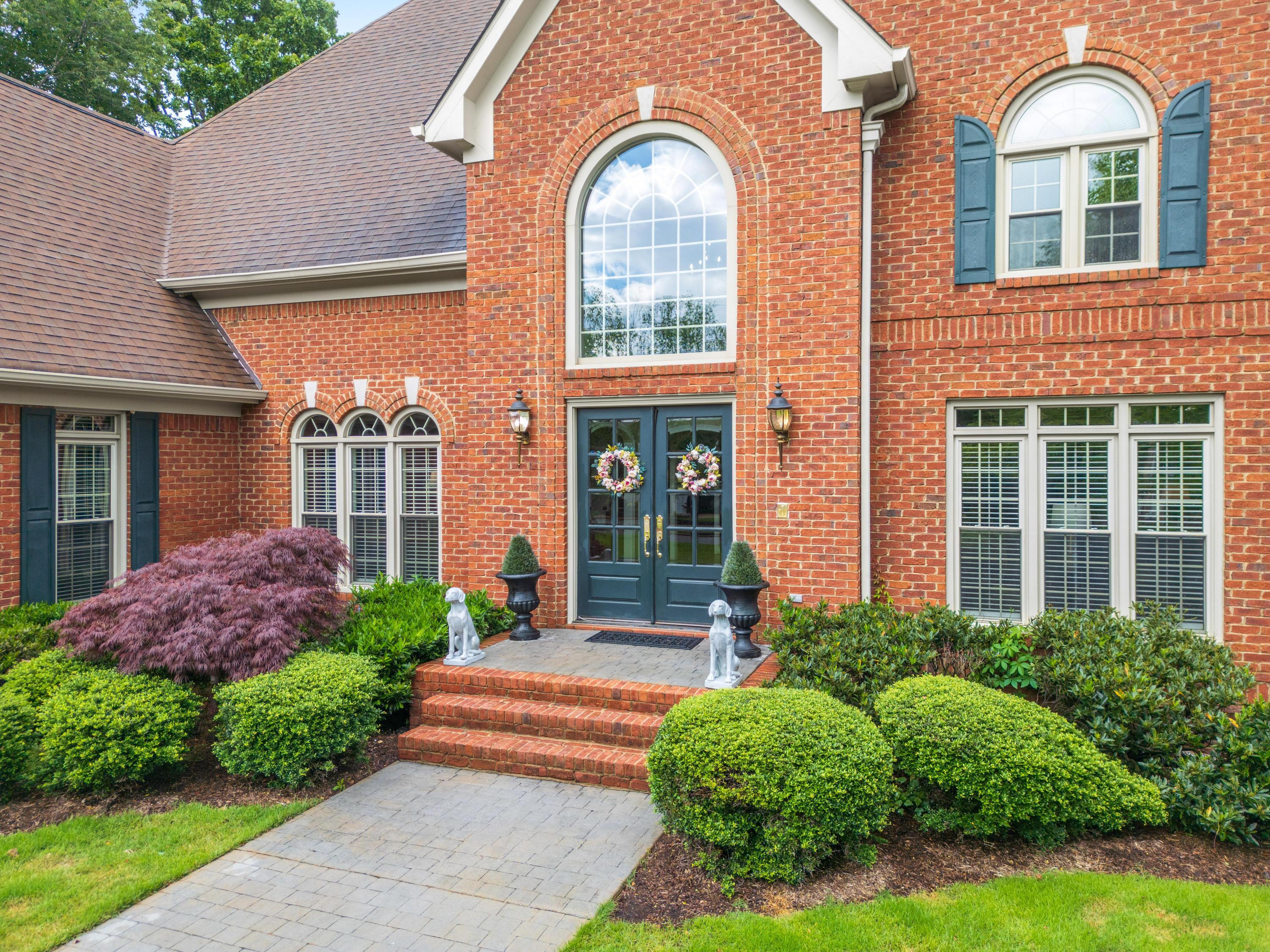 5532 Mountain Breeze Drive