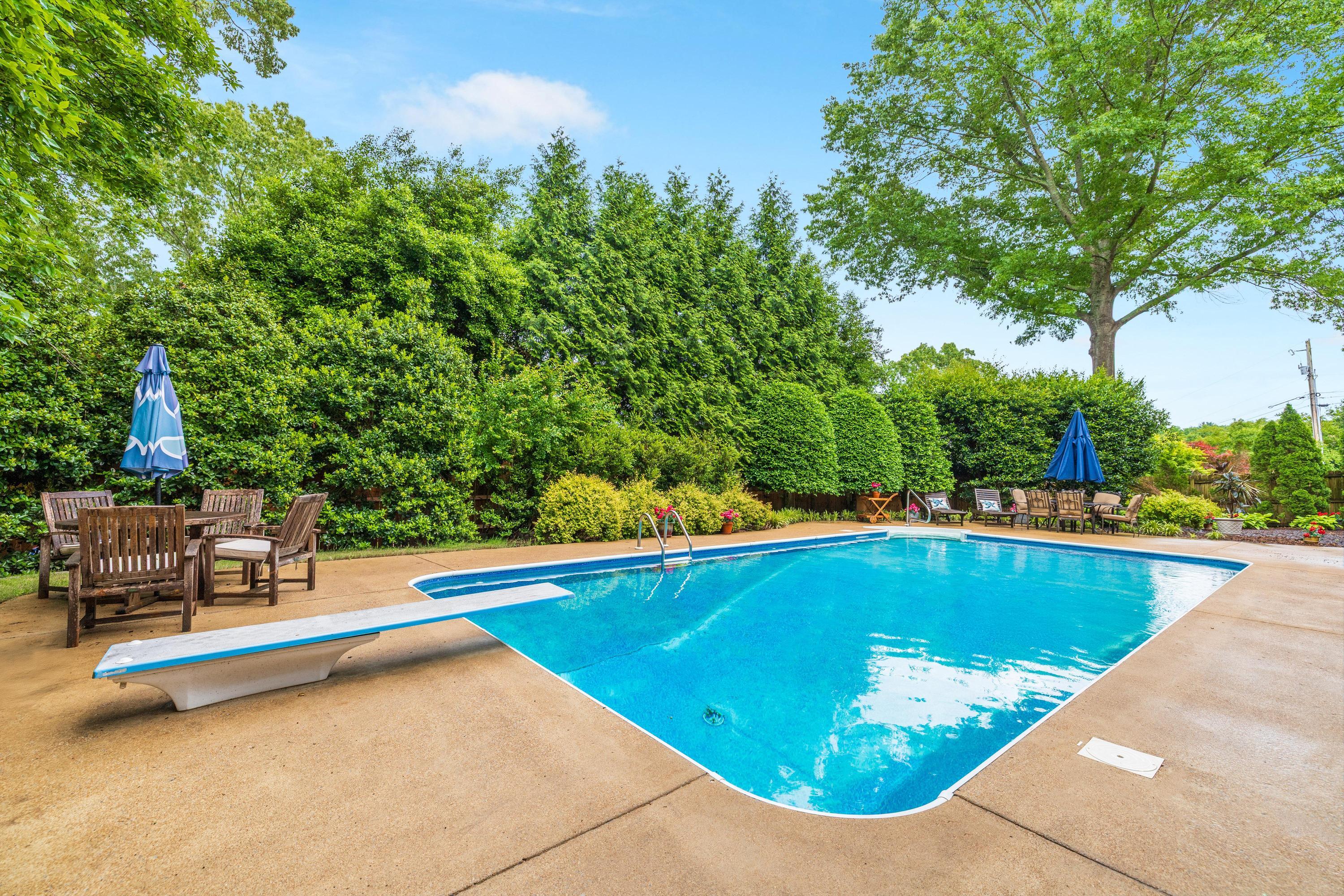 5532 Mountain Breeze Drive