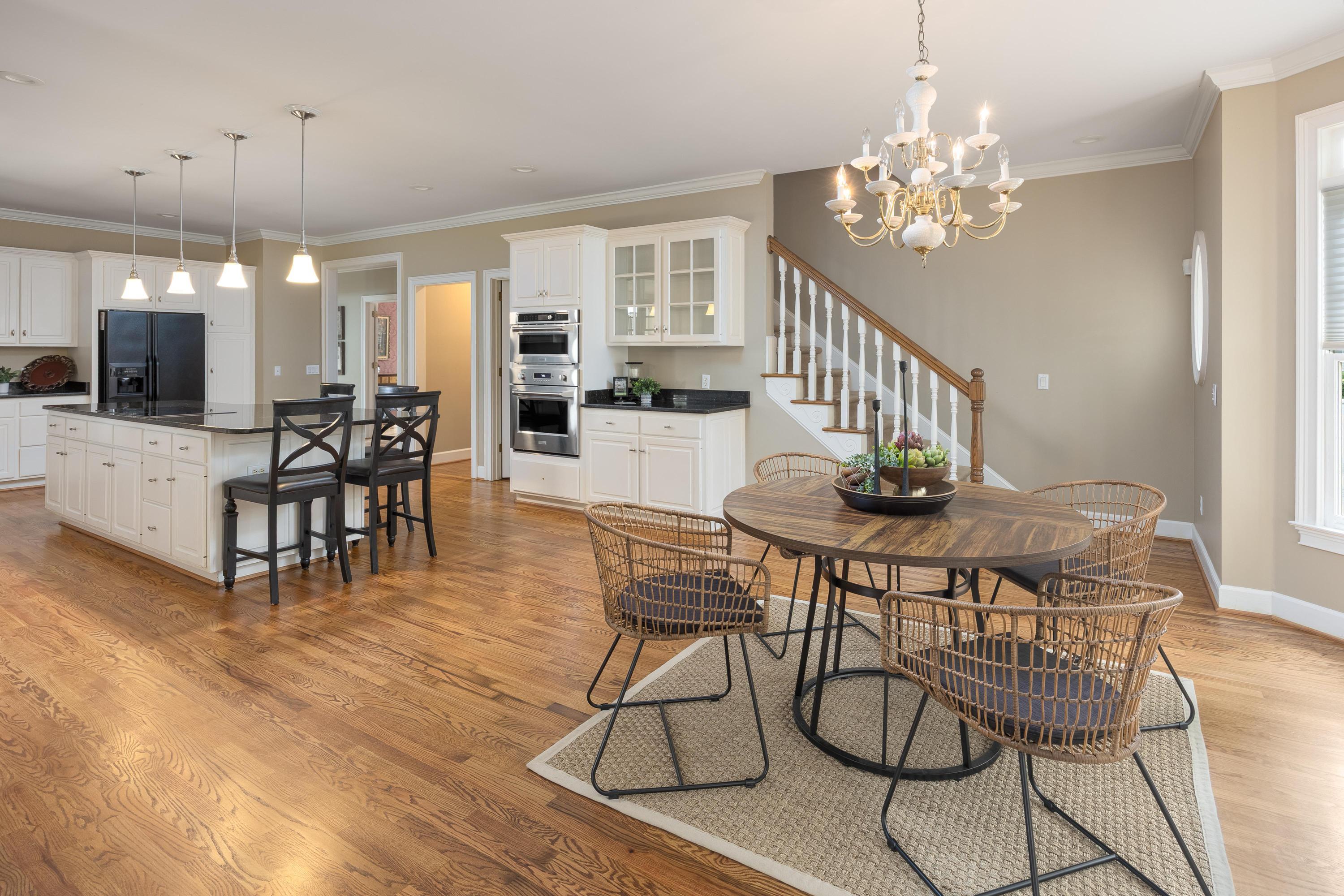 5532 Mountain Breeze Drive
